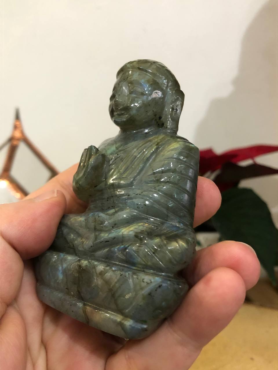 Statuette Bouddha en labradorite
