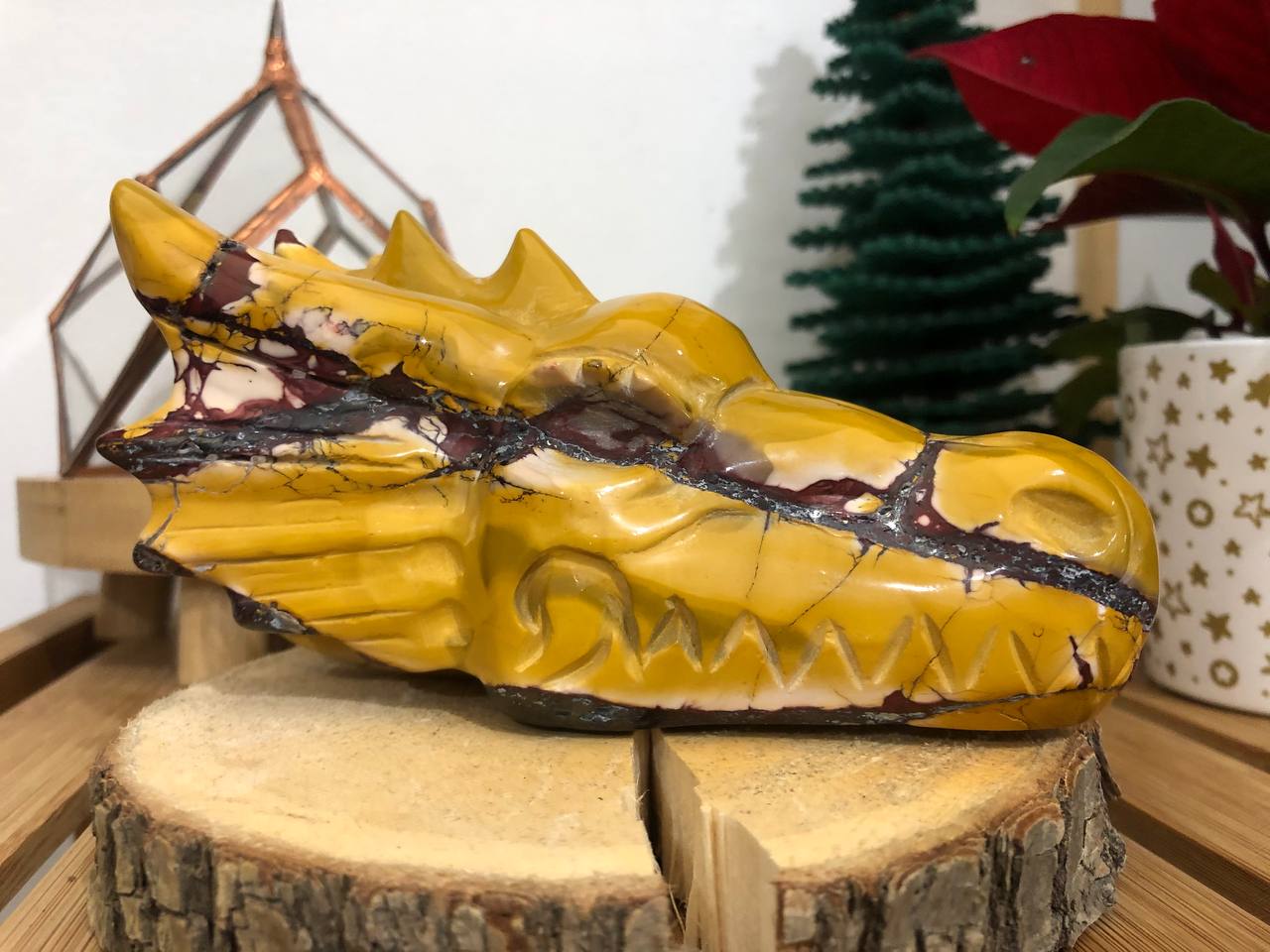 Crâne de dragon en jaspe mokaite