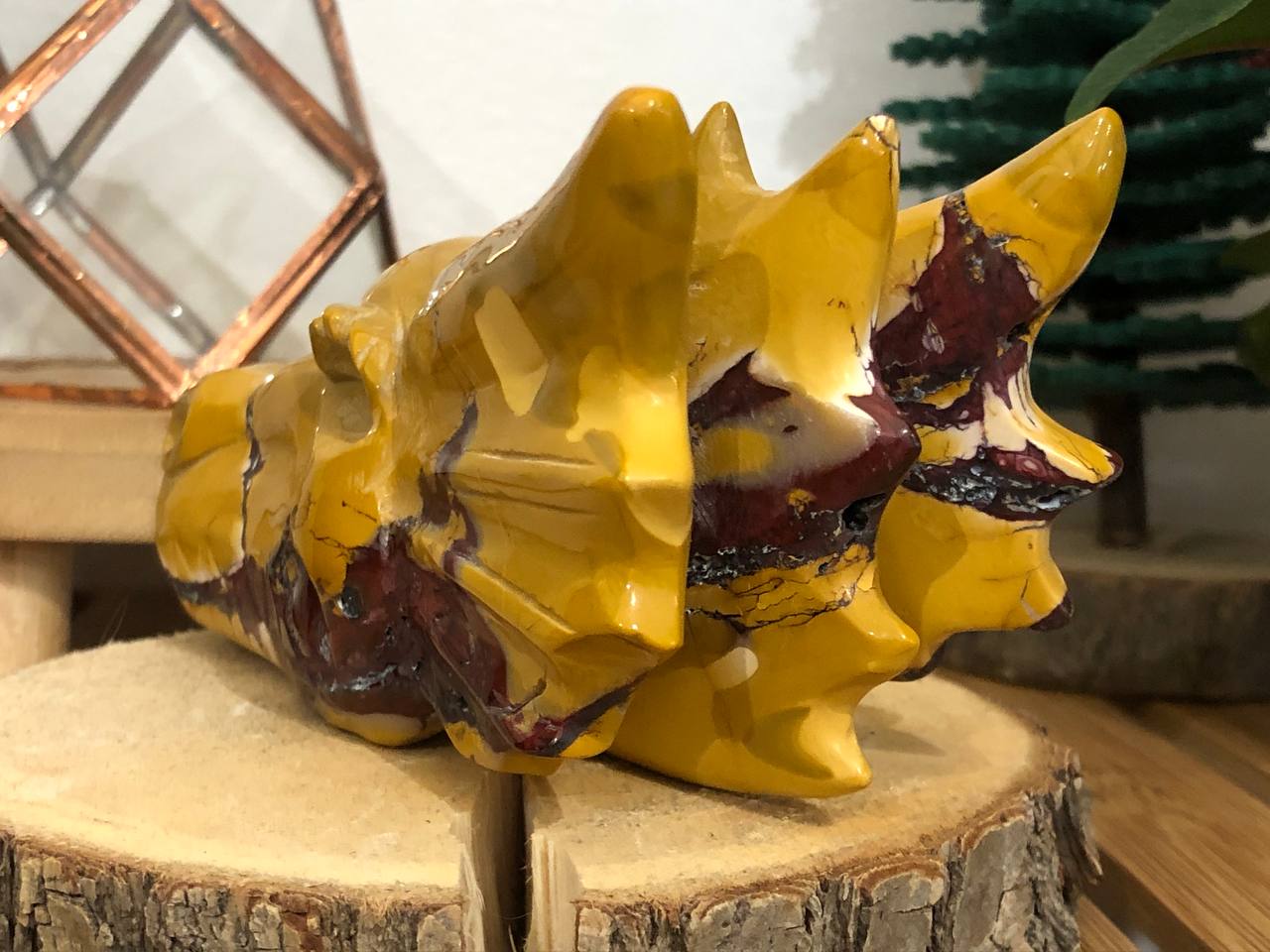 Crâne de dragon en jaspe mokaite