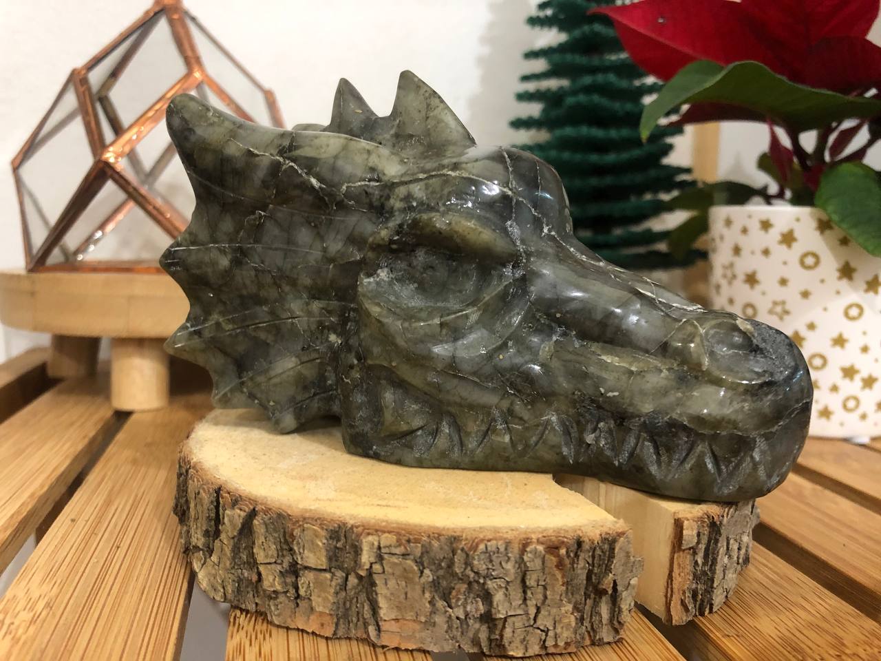 Crâne de dragon cristal en labradorite