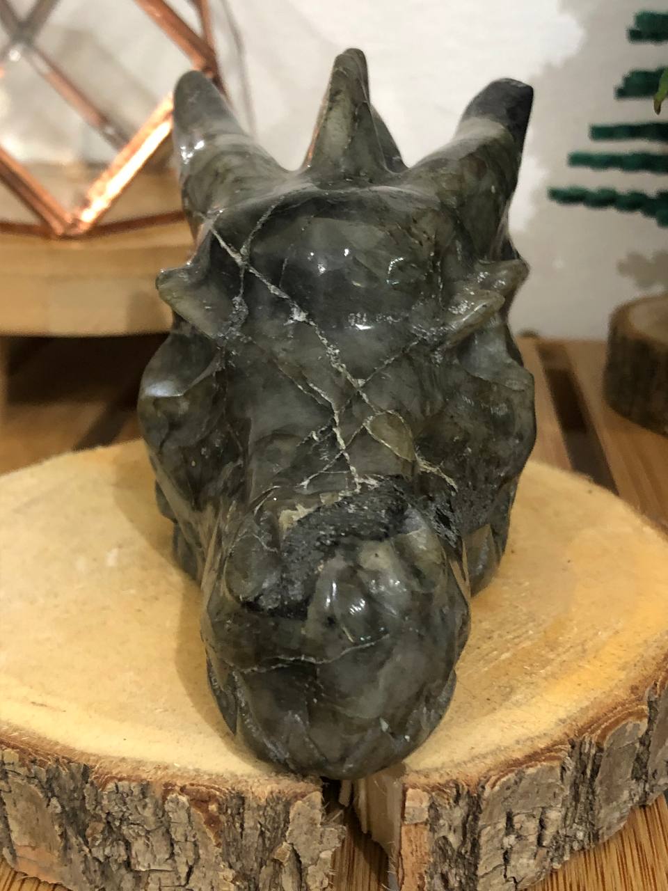 Crâne de dragon cristal en labradorite