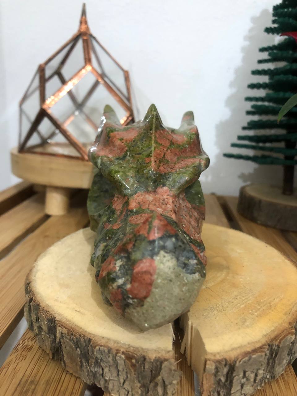 Crâne de dragon cristal en unakite
