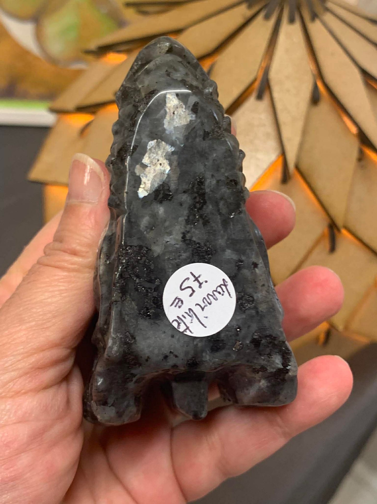 Crâne de dragon en larvikite