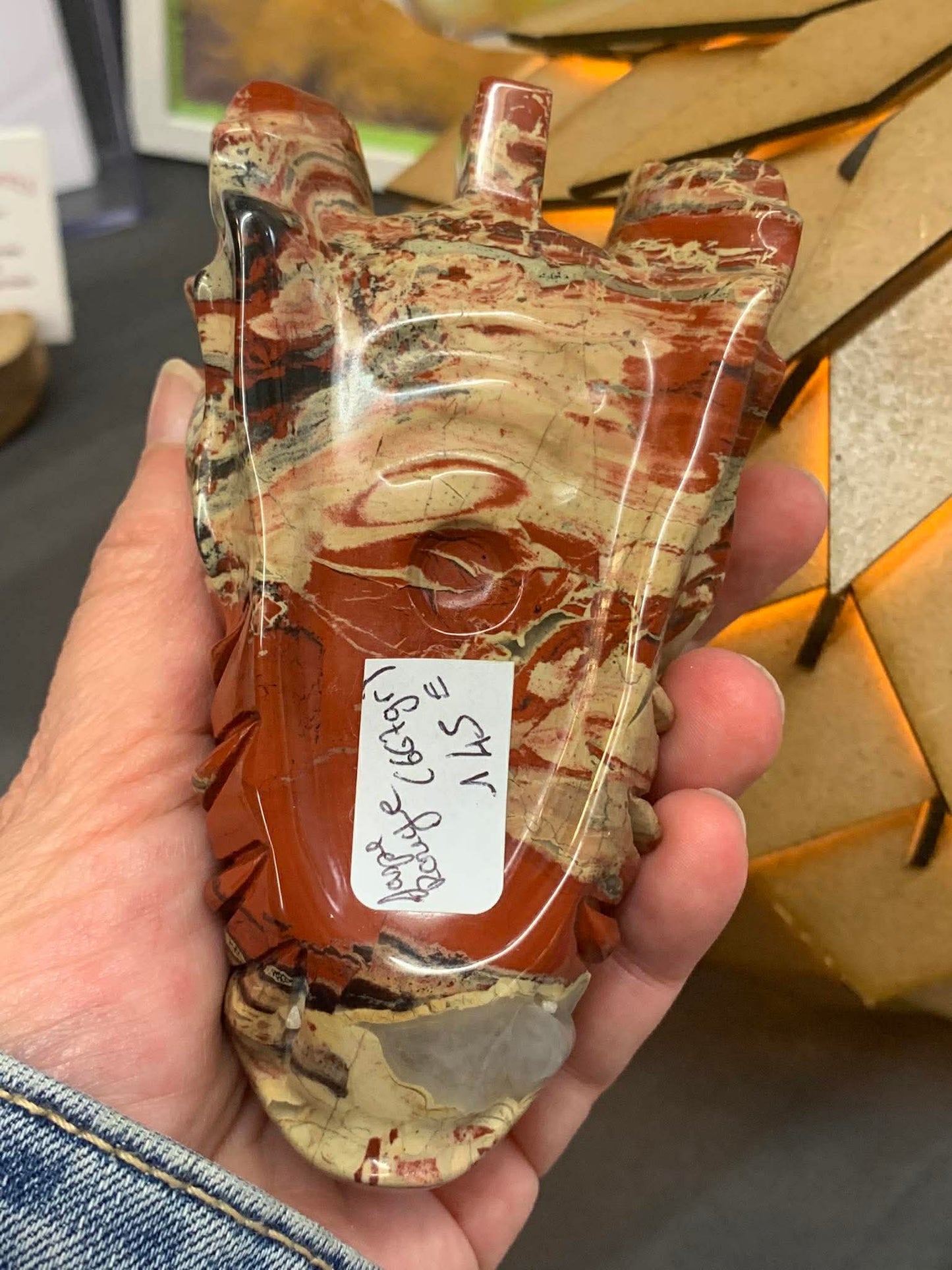 Crâne de dragon en jaspe rouge