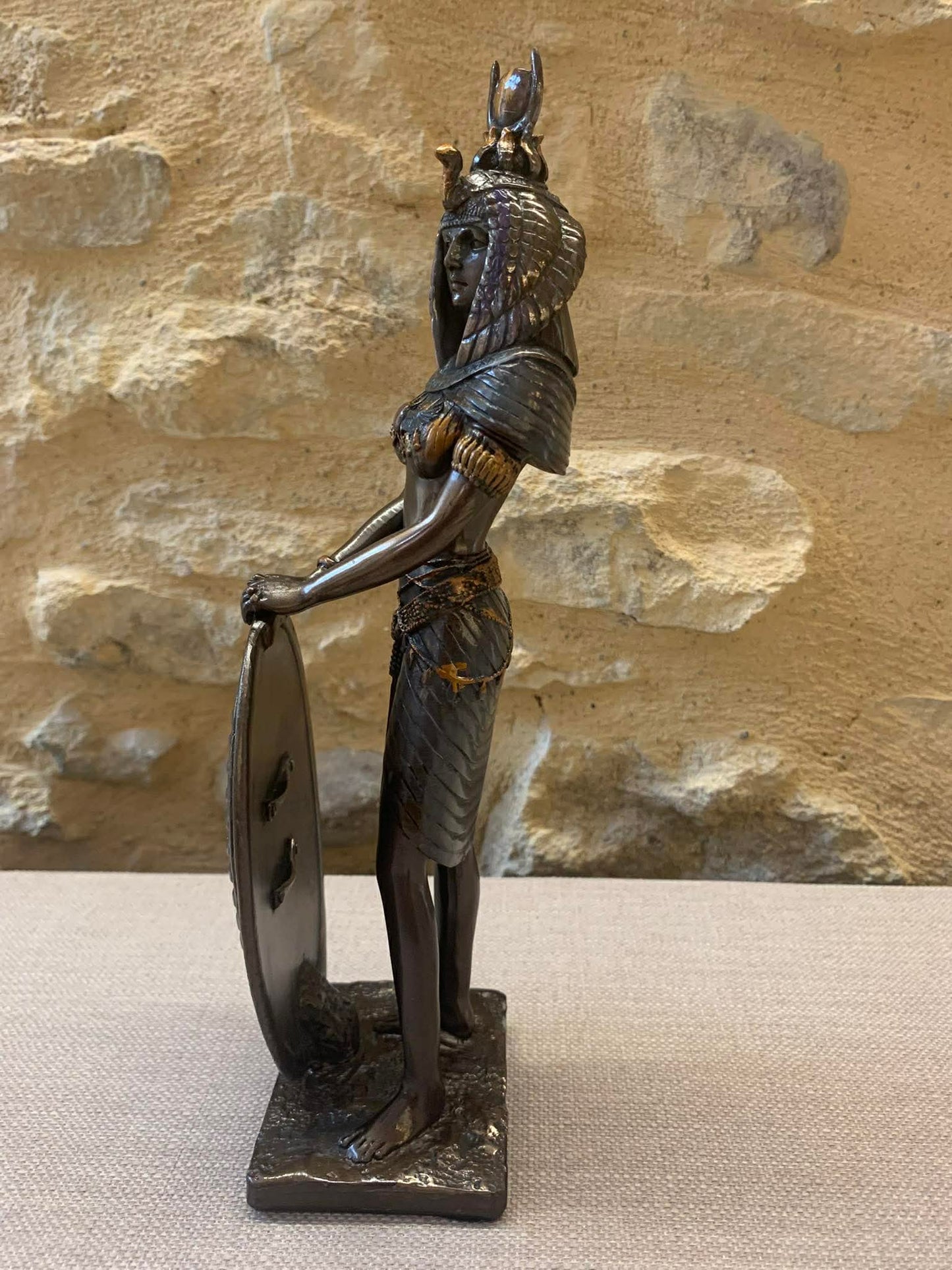 Statue de la déesse Isis