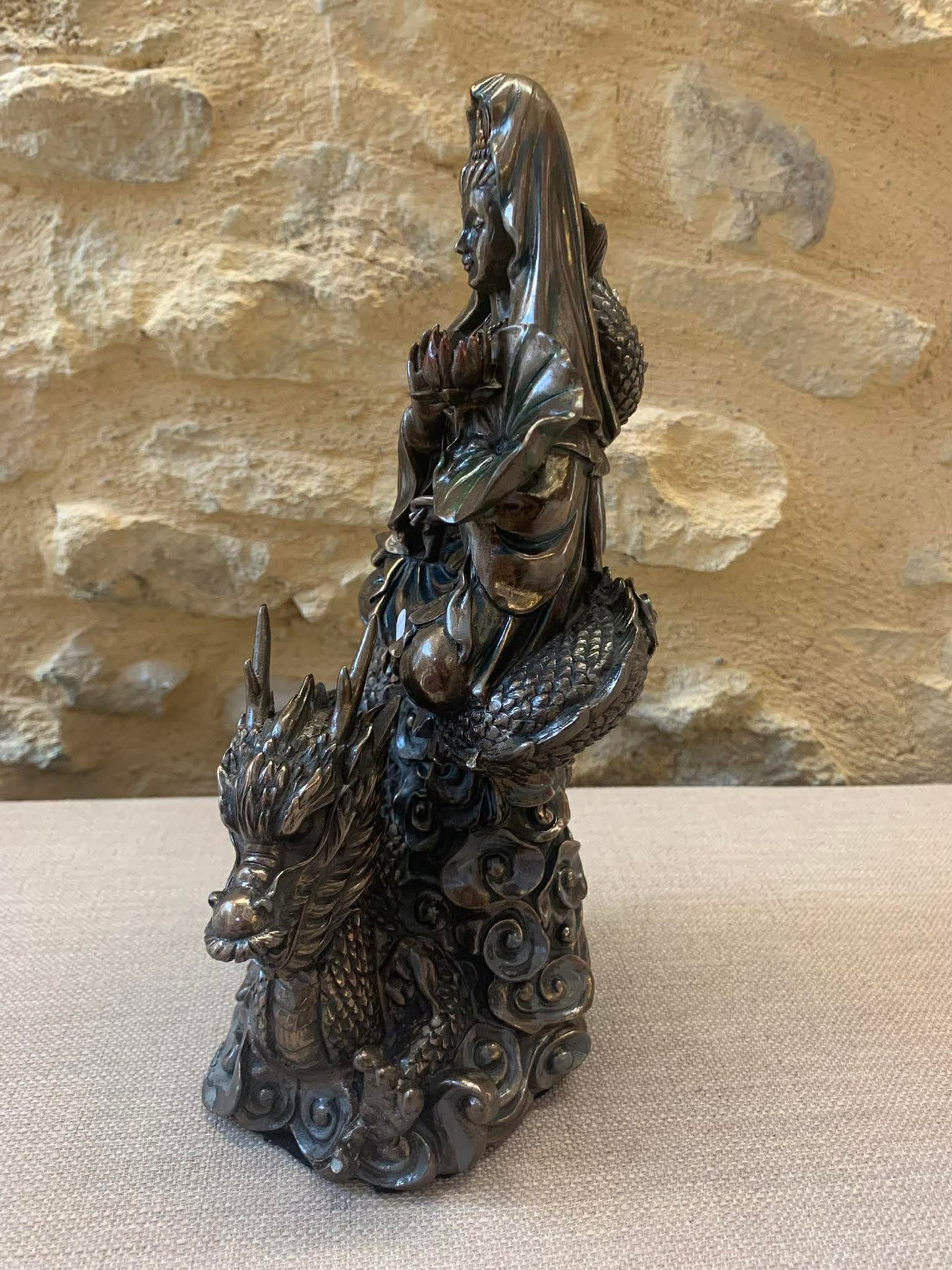 Statue déesse Kuan Yin avec dragon 🐉