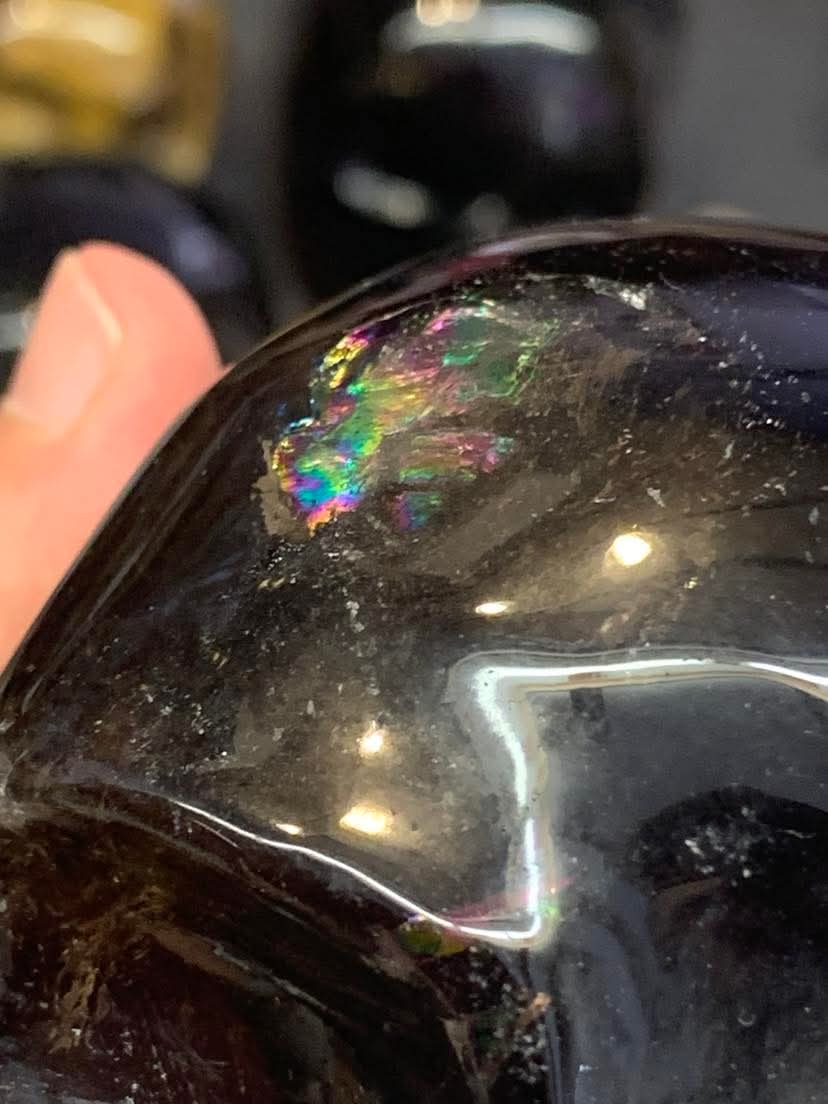 Crâne de cristal en quartz fumé foncé