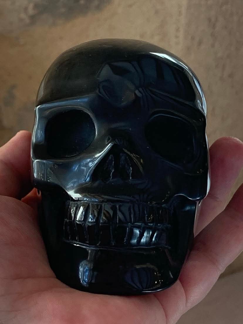 Crâne de cristal en obsidienne noire