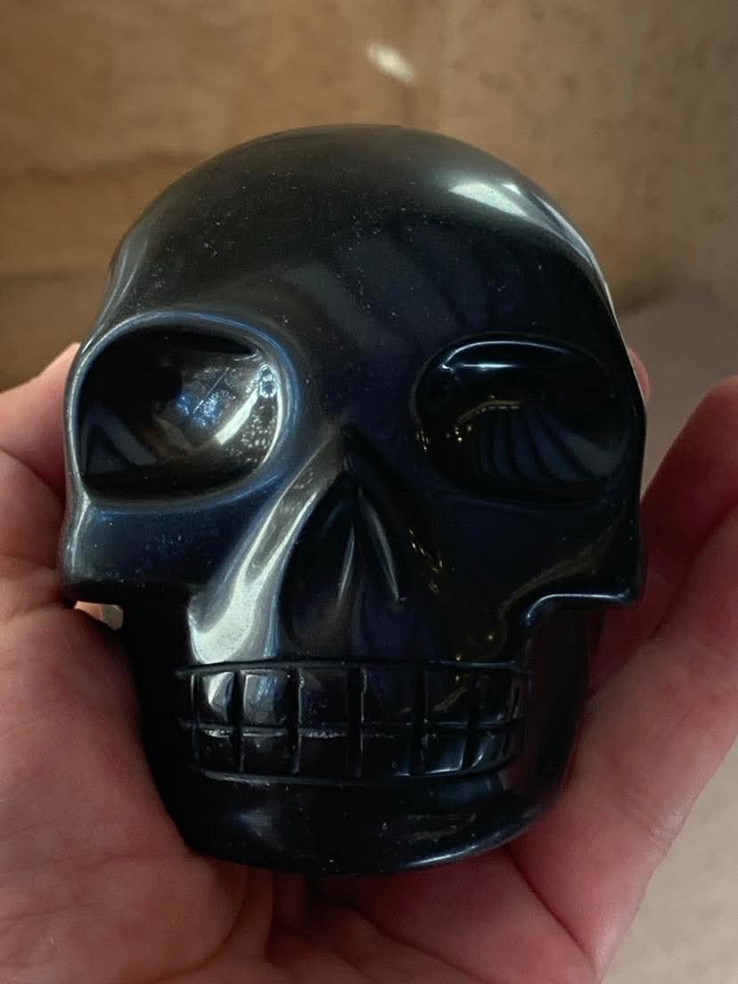 Crâne de cristal en obsidienne noire