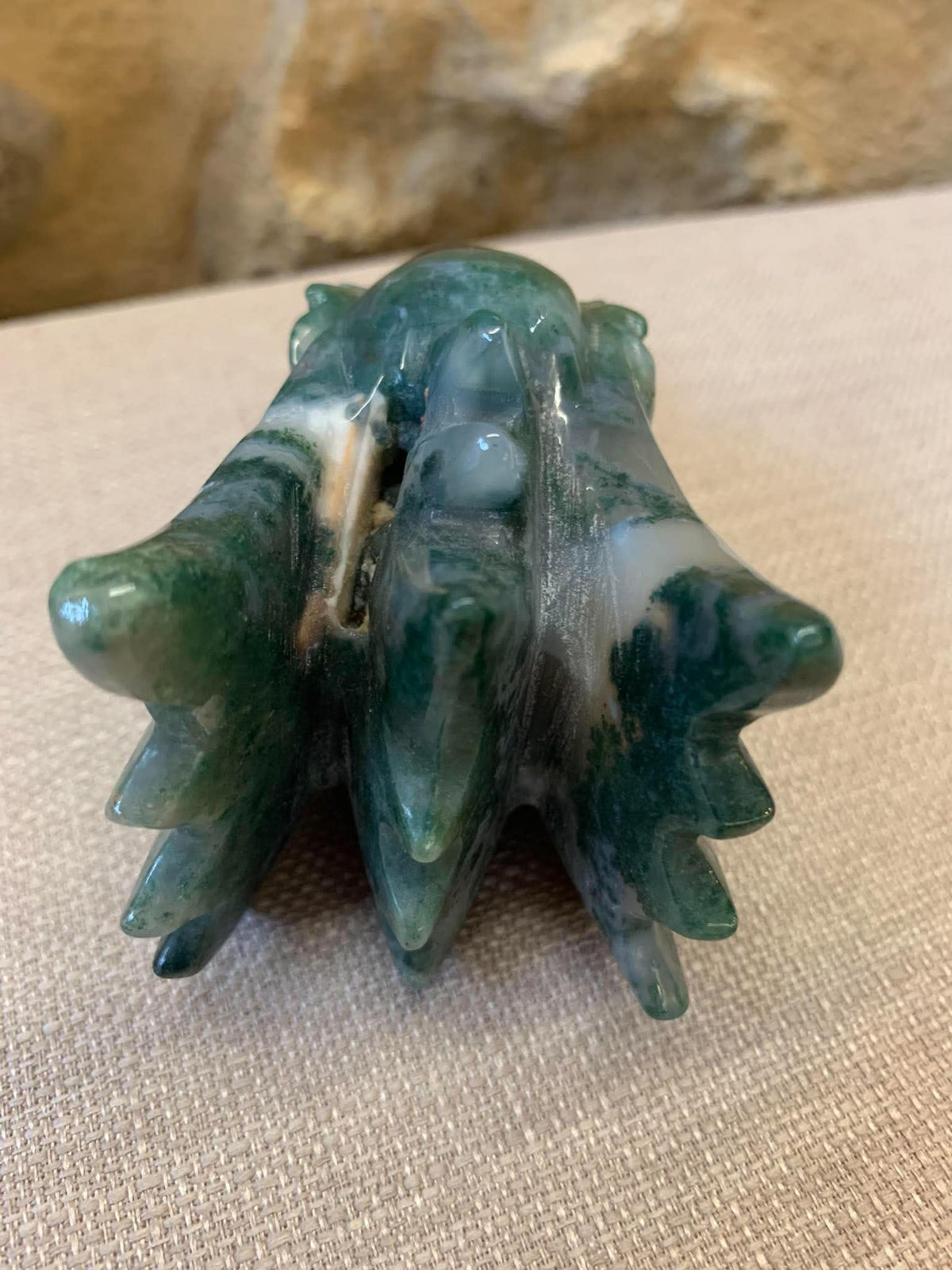 Crâne de dragon en agate mousse