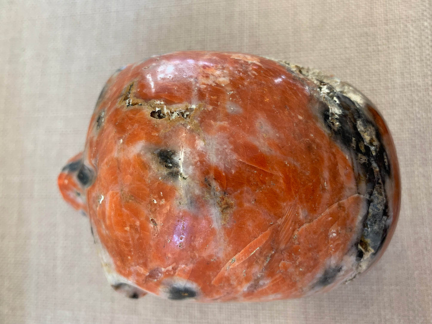 Crâne de cristal en calcite orange