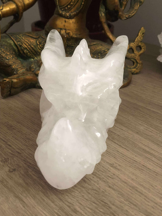 Crâne de dragon en cristal de roche