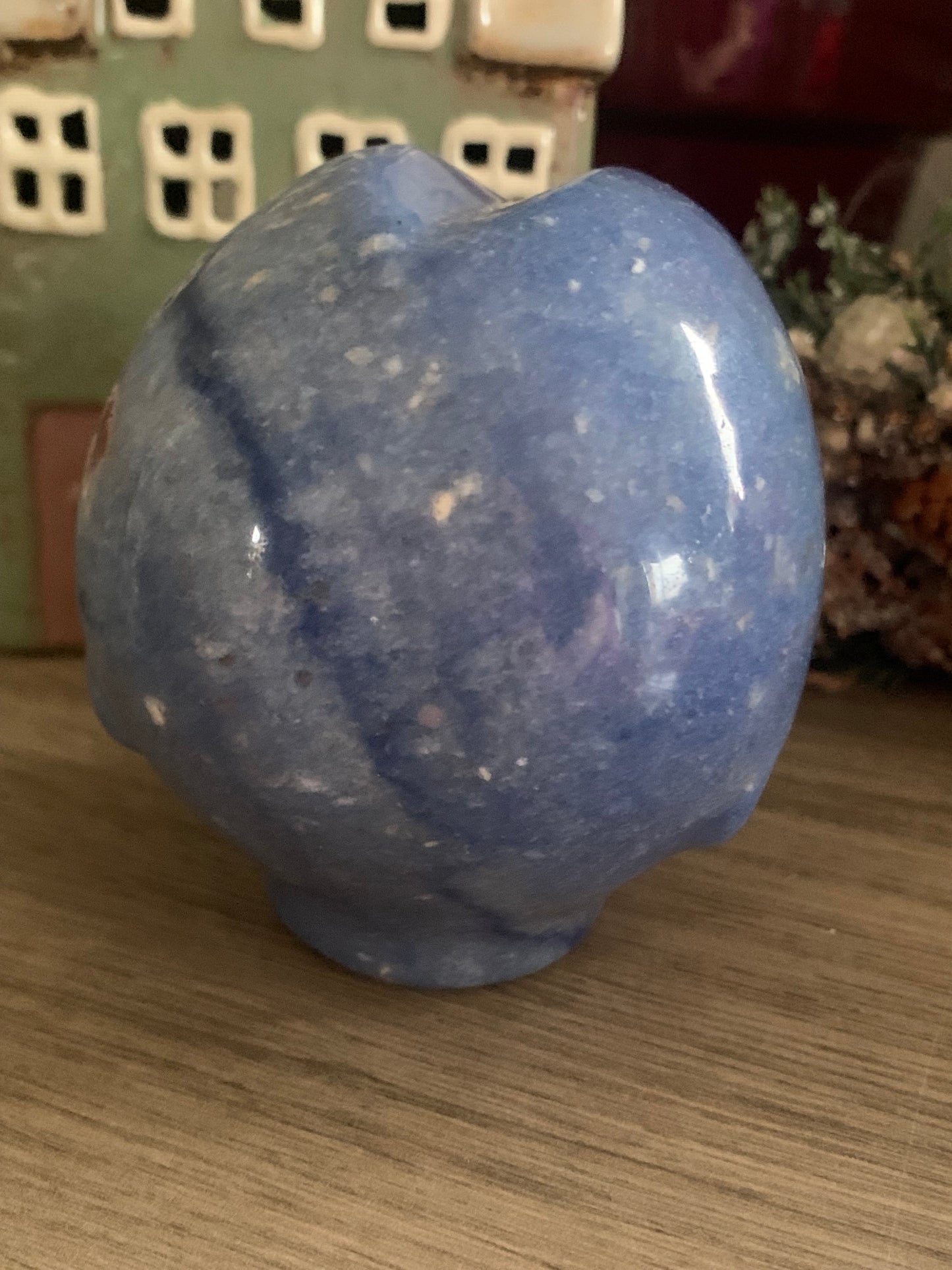 Crâne de cristal stellaire en aventurine bleue et obsidienne acajou
