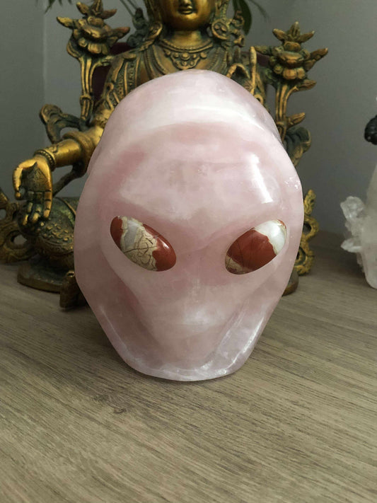 Crâne stellaire quartz rose et yeux jaspe rouge