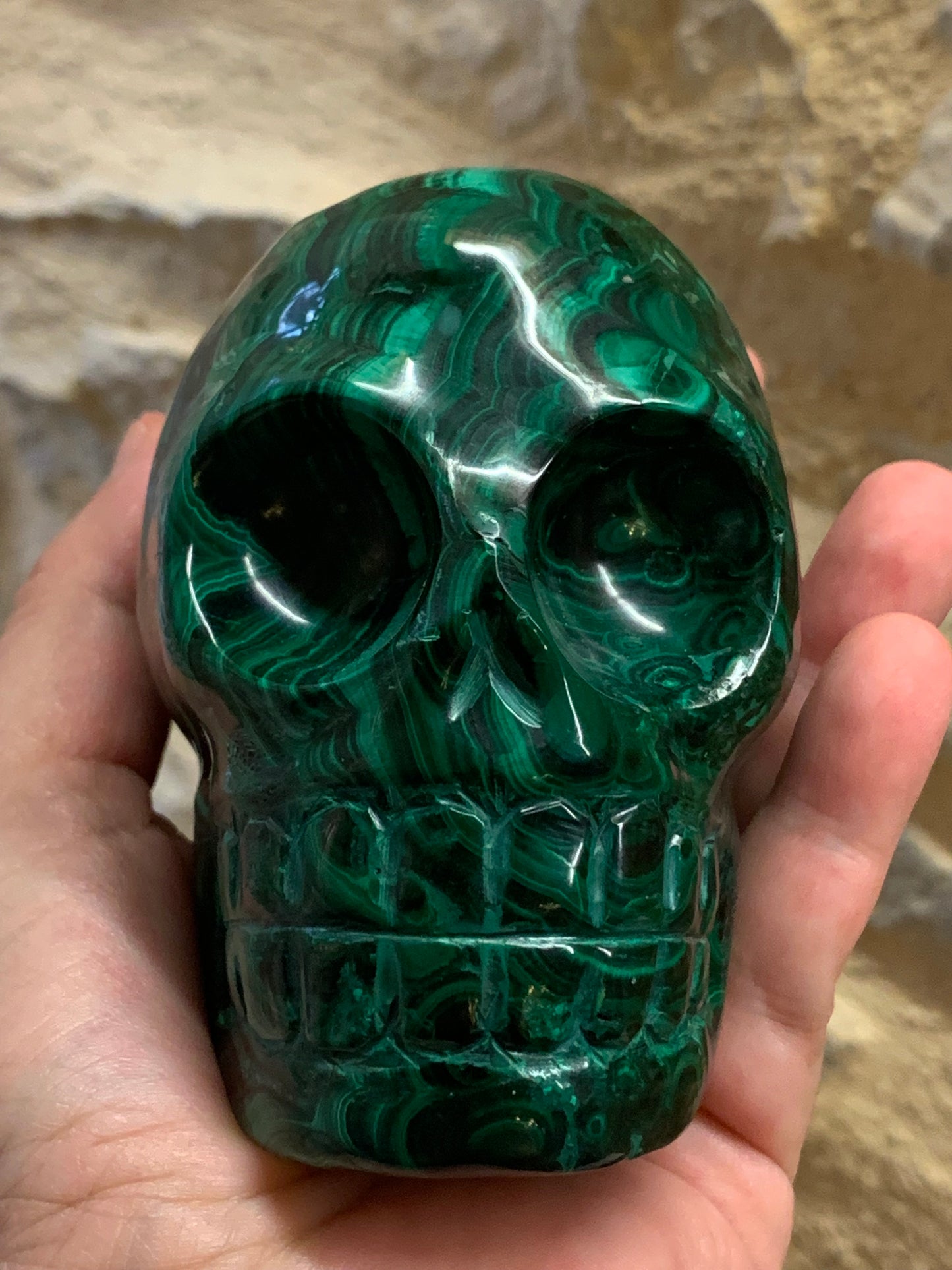 Crâne de cristal en malachite