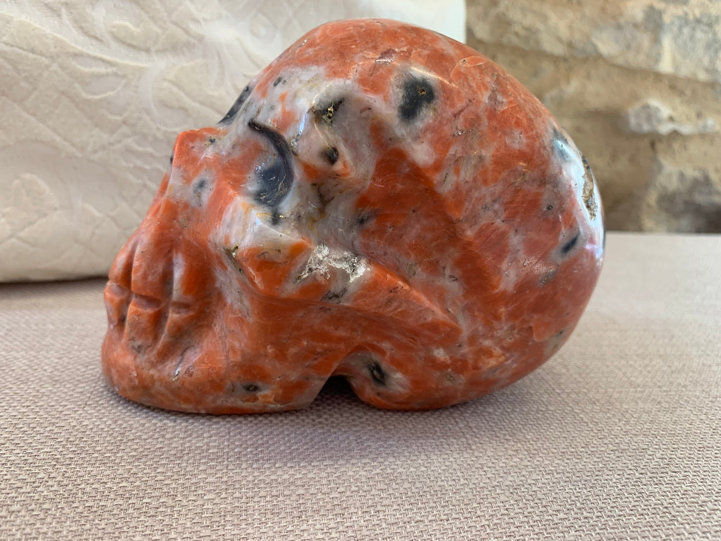 Crâne de cristal en calcite orange
