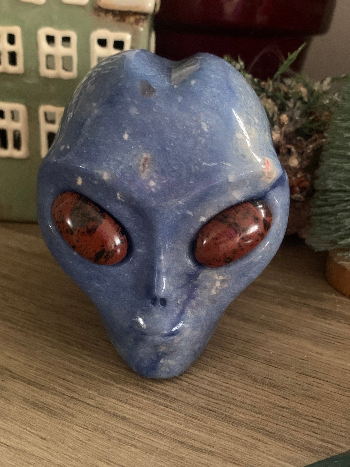 Crâne de cristal stellaire en aventurine bleue et obsidienne acajou
