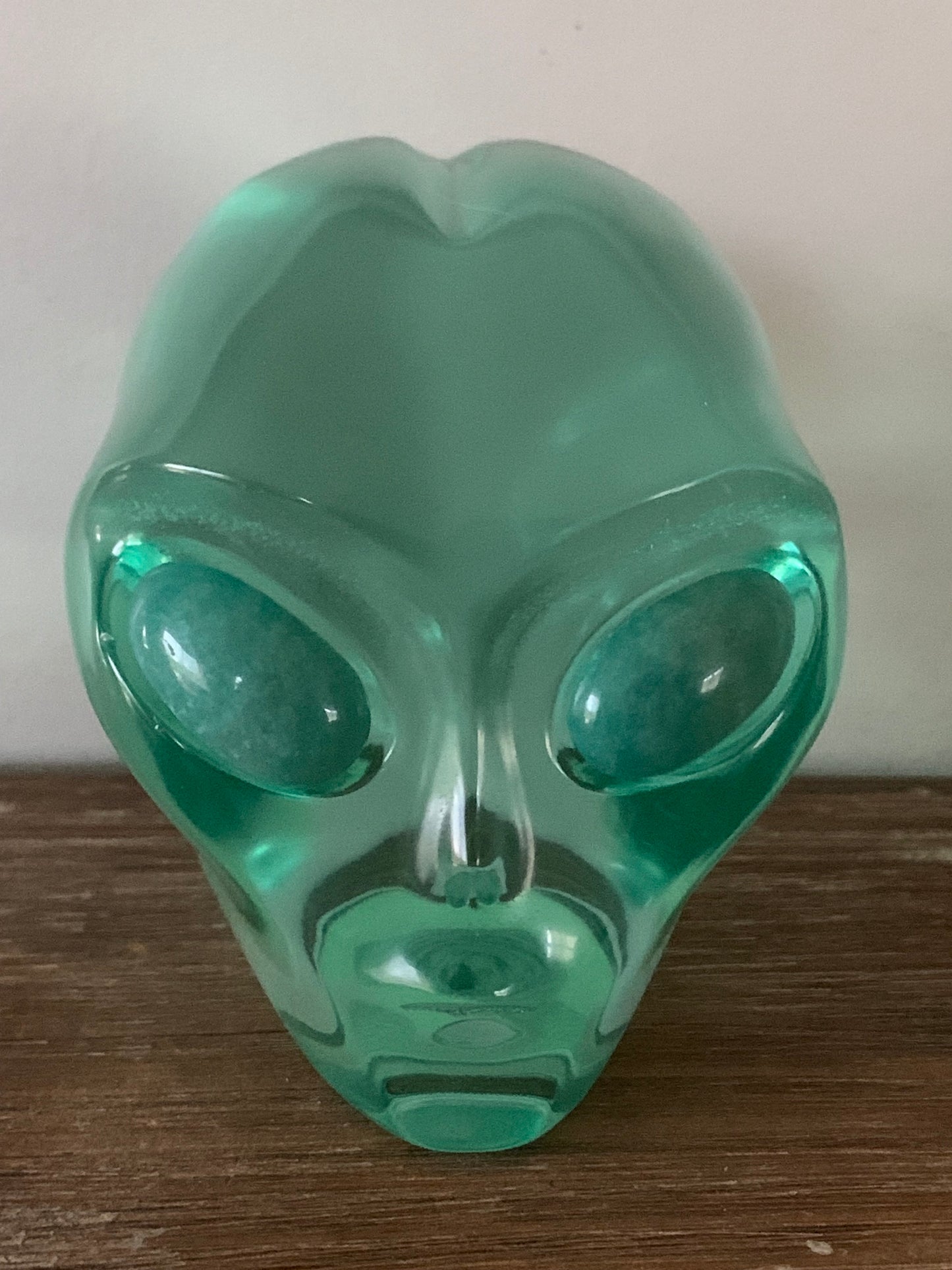 Crâne stellaire en obsidienne verte de synthèse