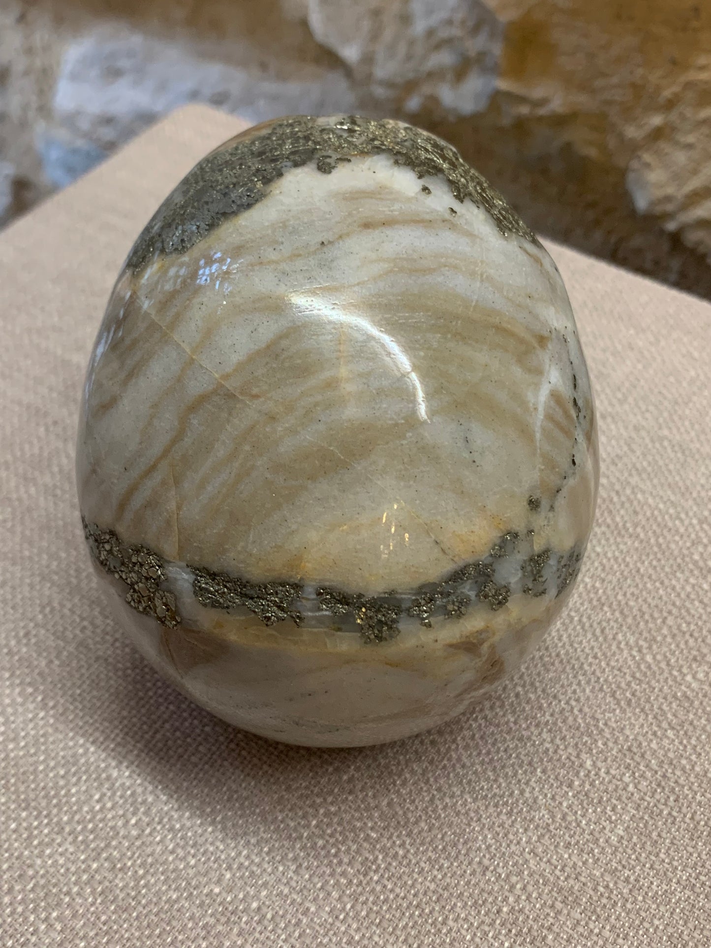 Crâne d’agate et chalcopyrite