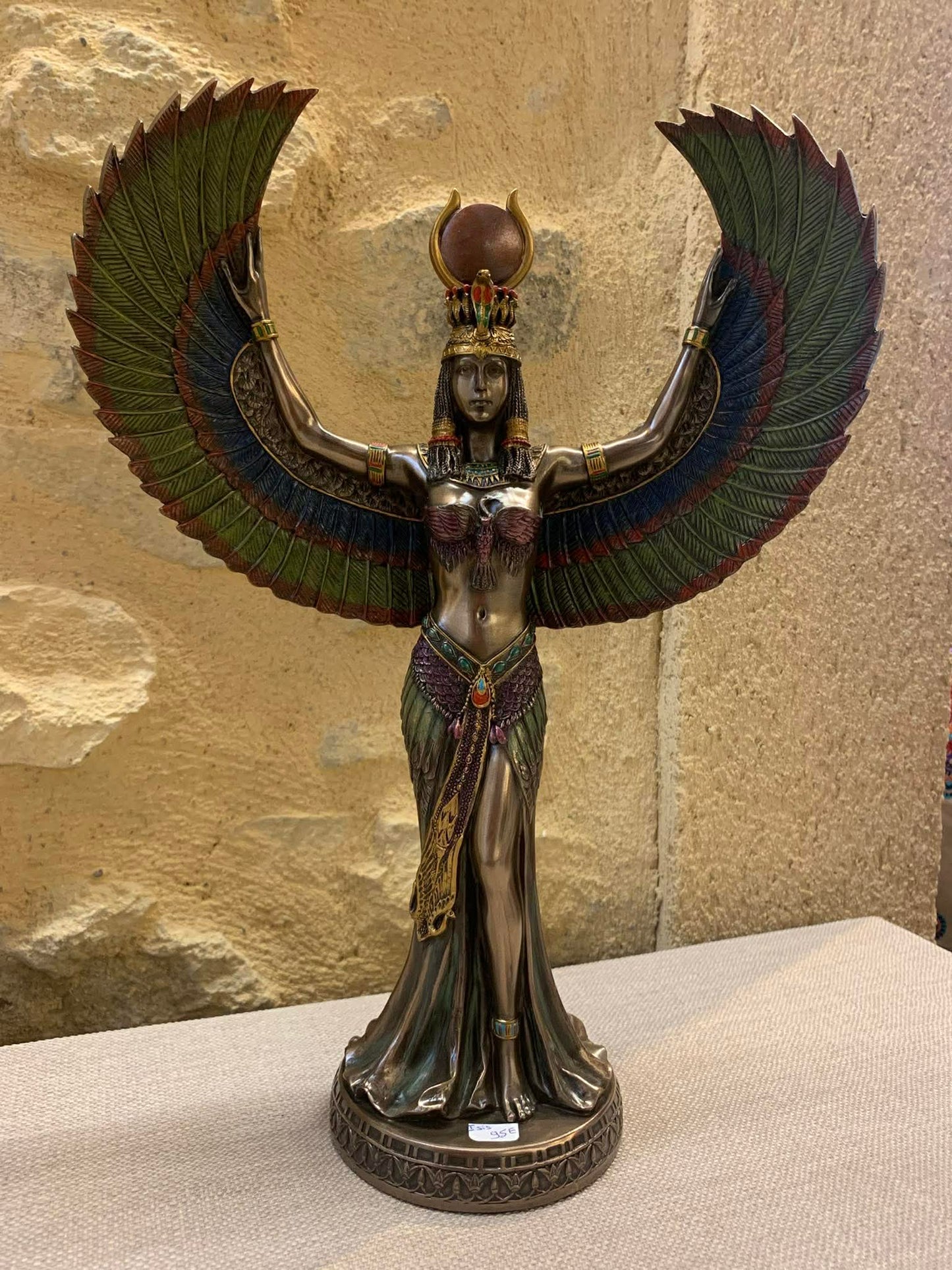 Statue d’Isis aspect bronze