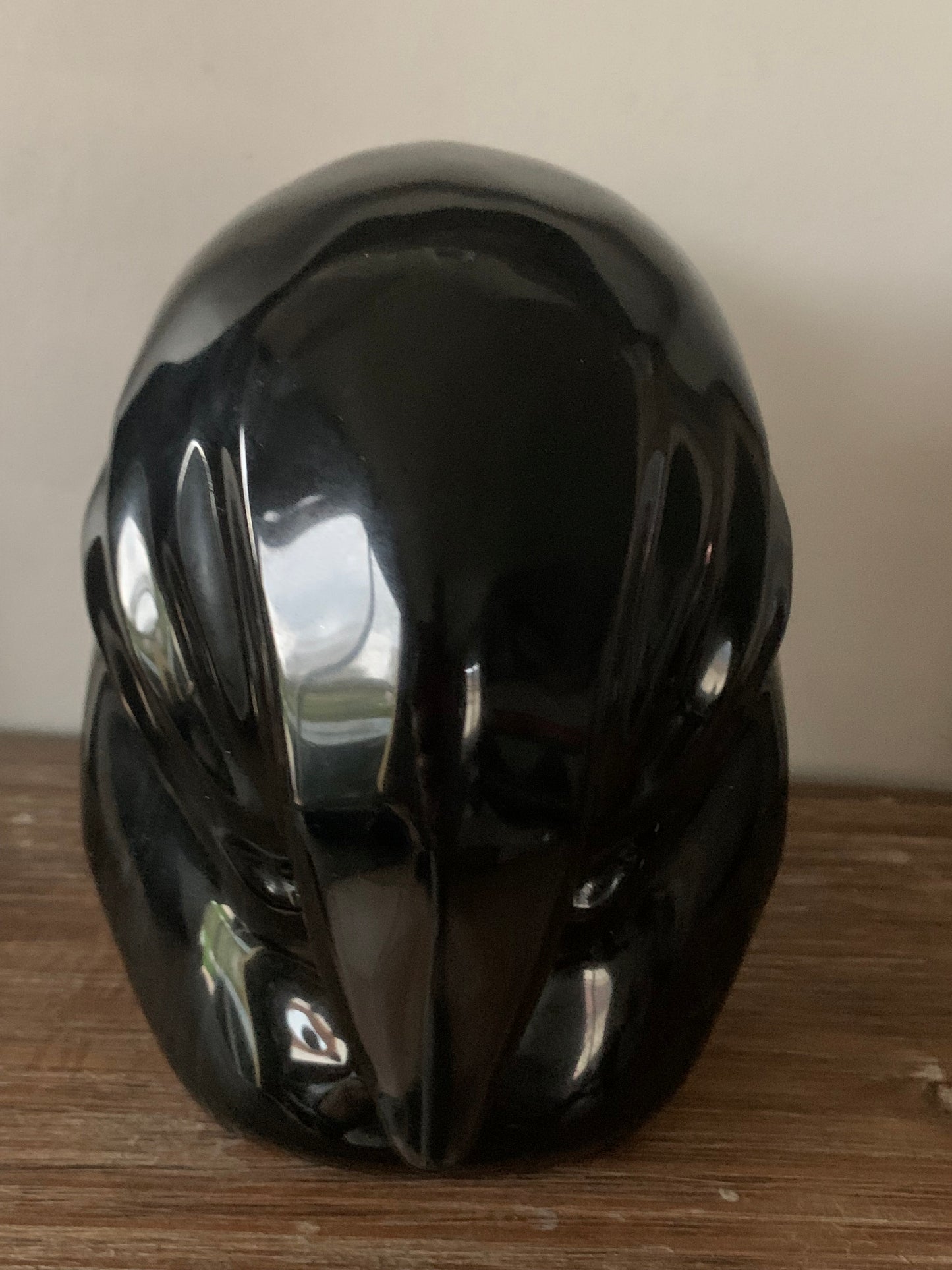 Crâne de cristal stellaire en obsidienne noire et oeil de tigre
