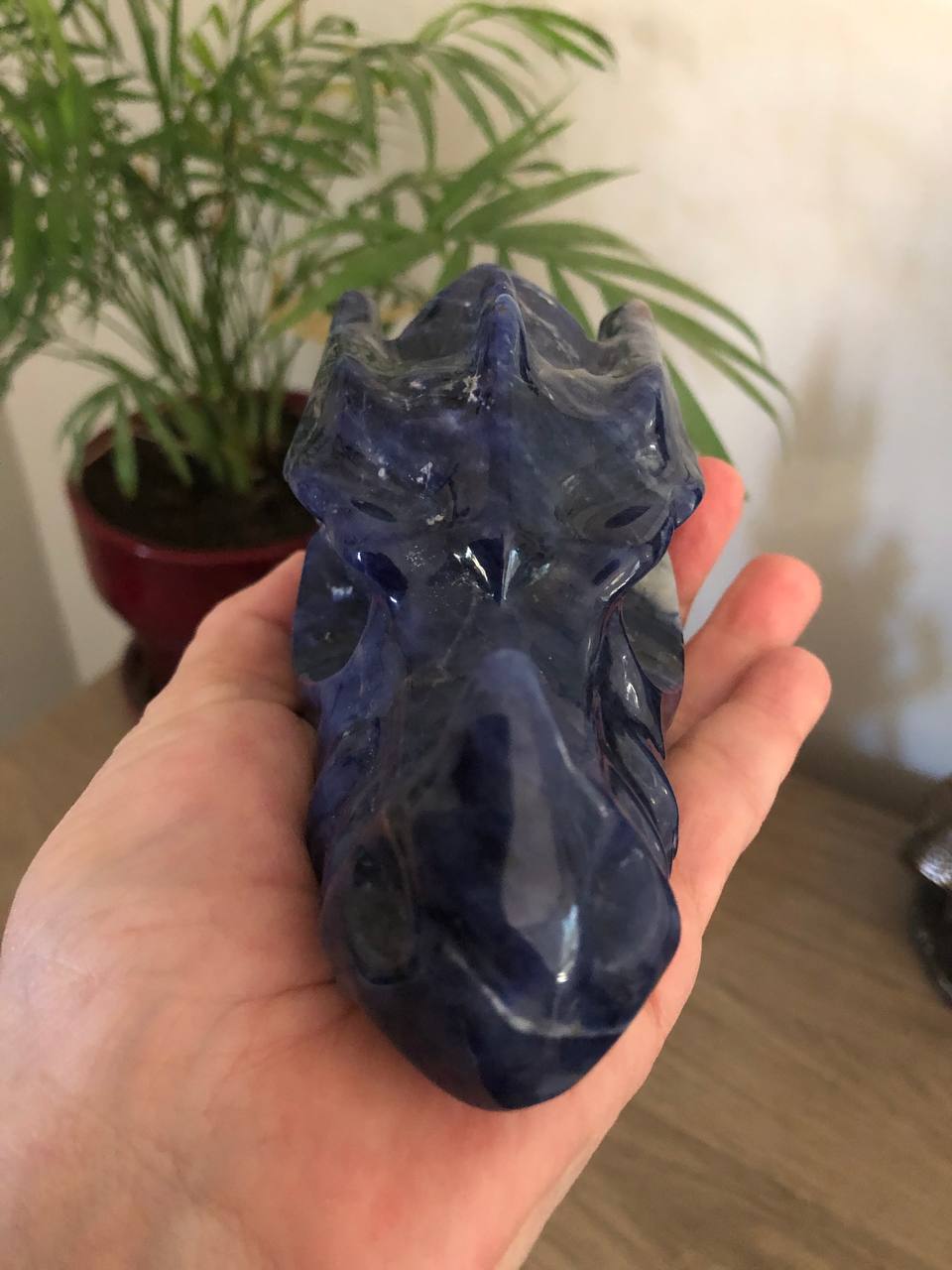 Crâne de dragon en lapis-lazuli