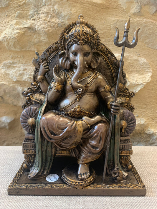Statue de Ganesh sur trône