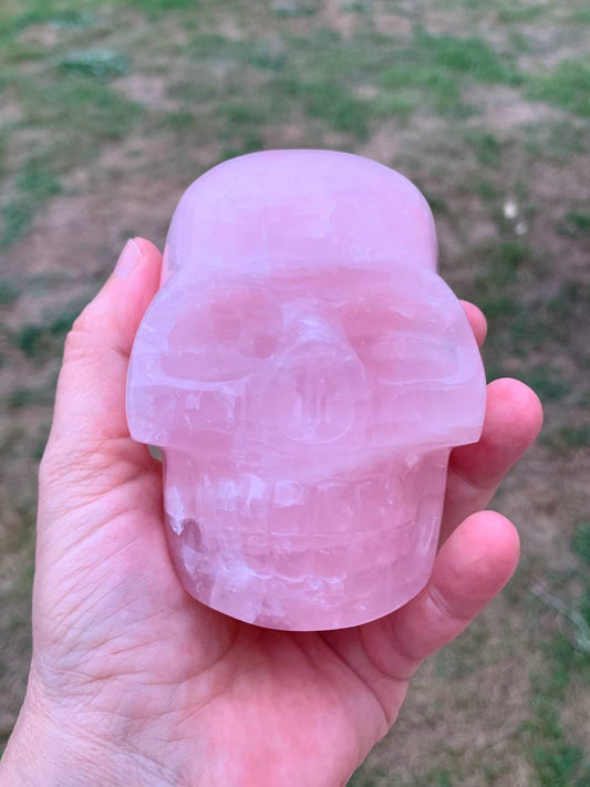 Crâne de cristal en quartz rose