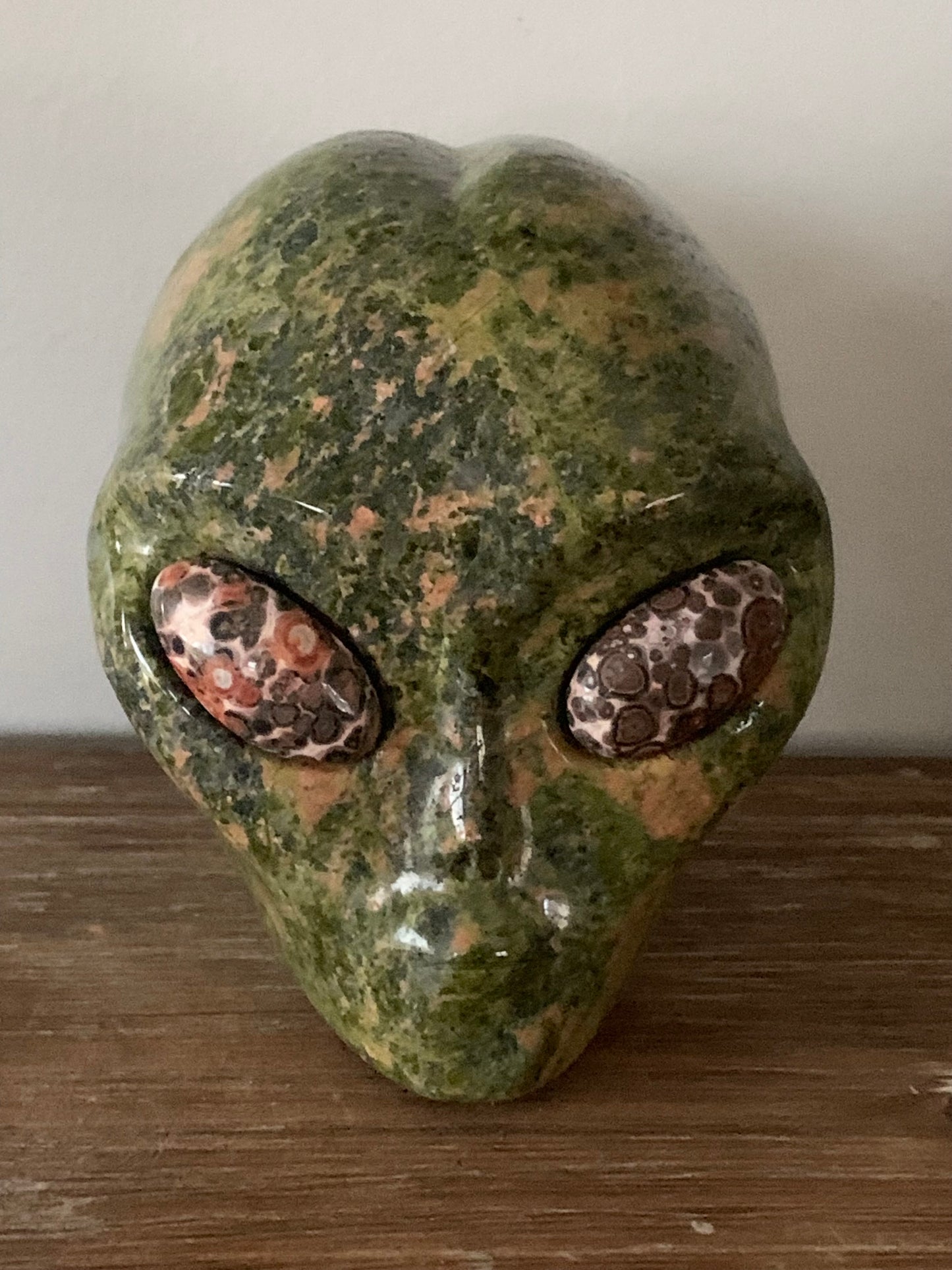 Crâne de cristal stellaire en unakite et jaspe léopard