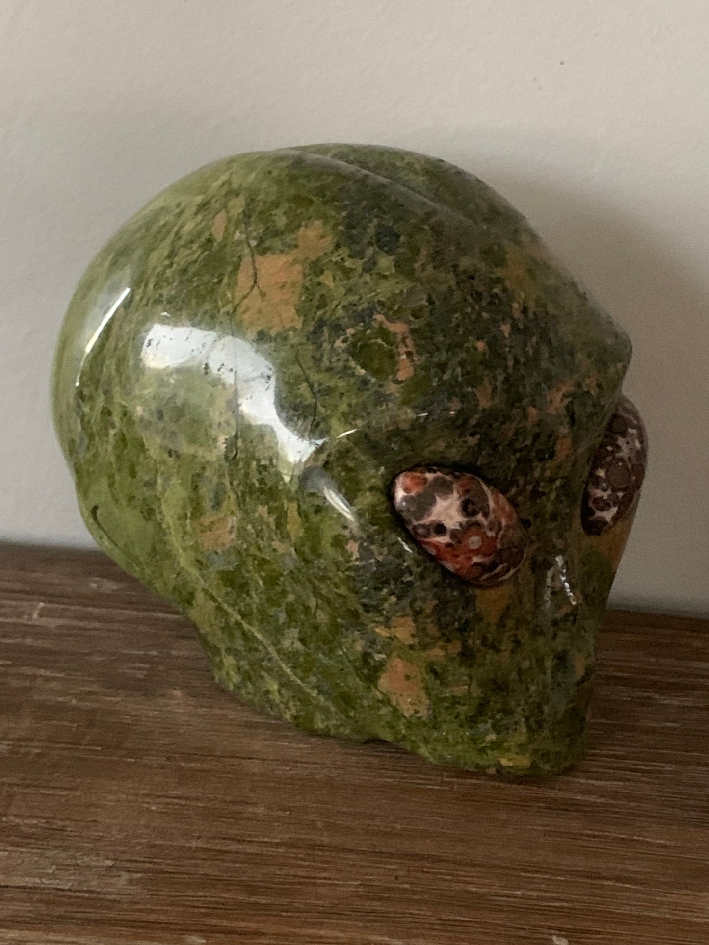 Crâne de cristal stellaire en unakite et jaspe léopard