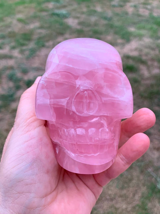Crâne de cristal en quartz rose