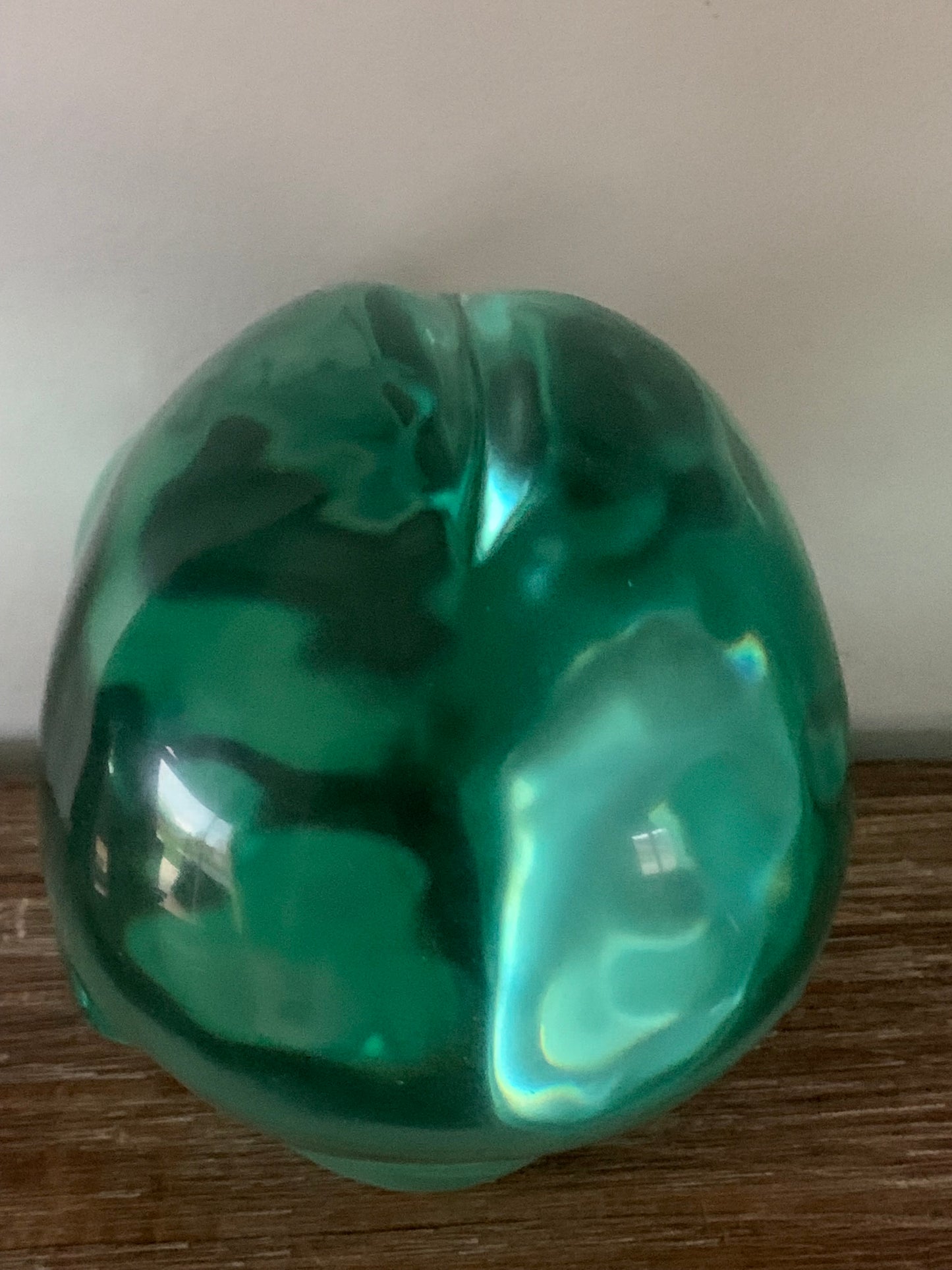 Crâne stellaire en obsidienne verte de synthèse