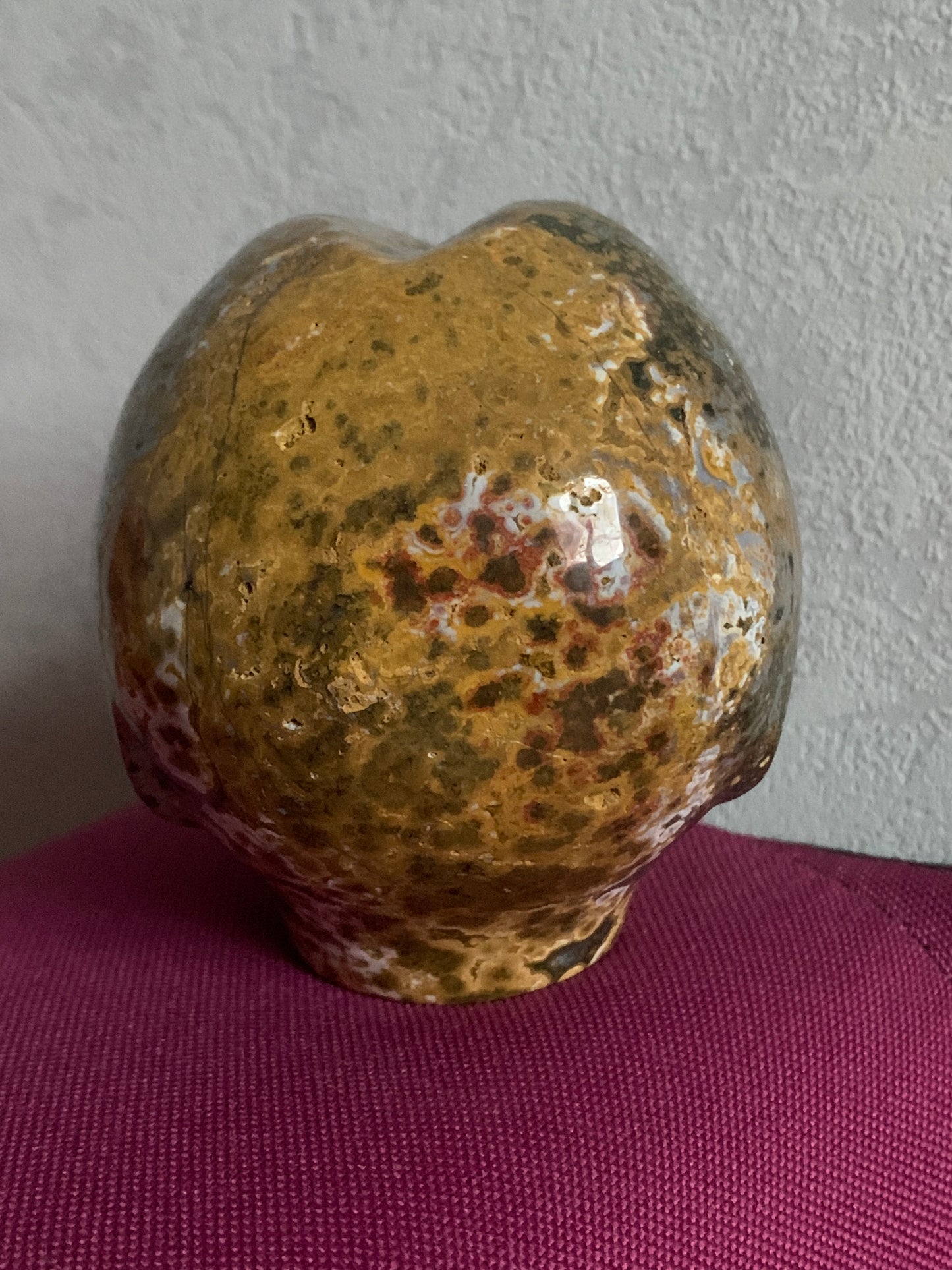 Crâne de cristal stellaire en jaspe océan et yeux d’agate