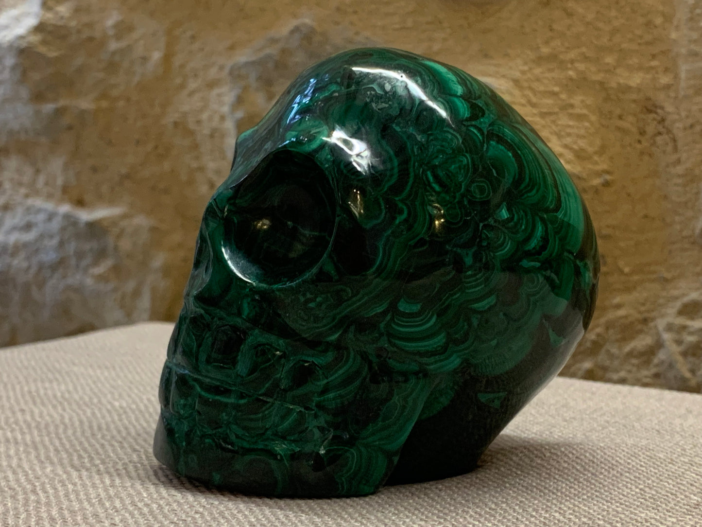 Crâne de cristal en malachite