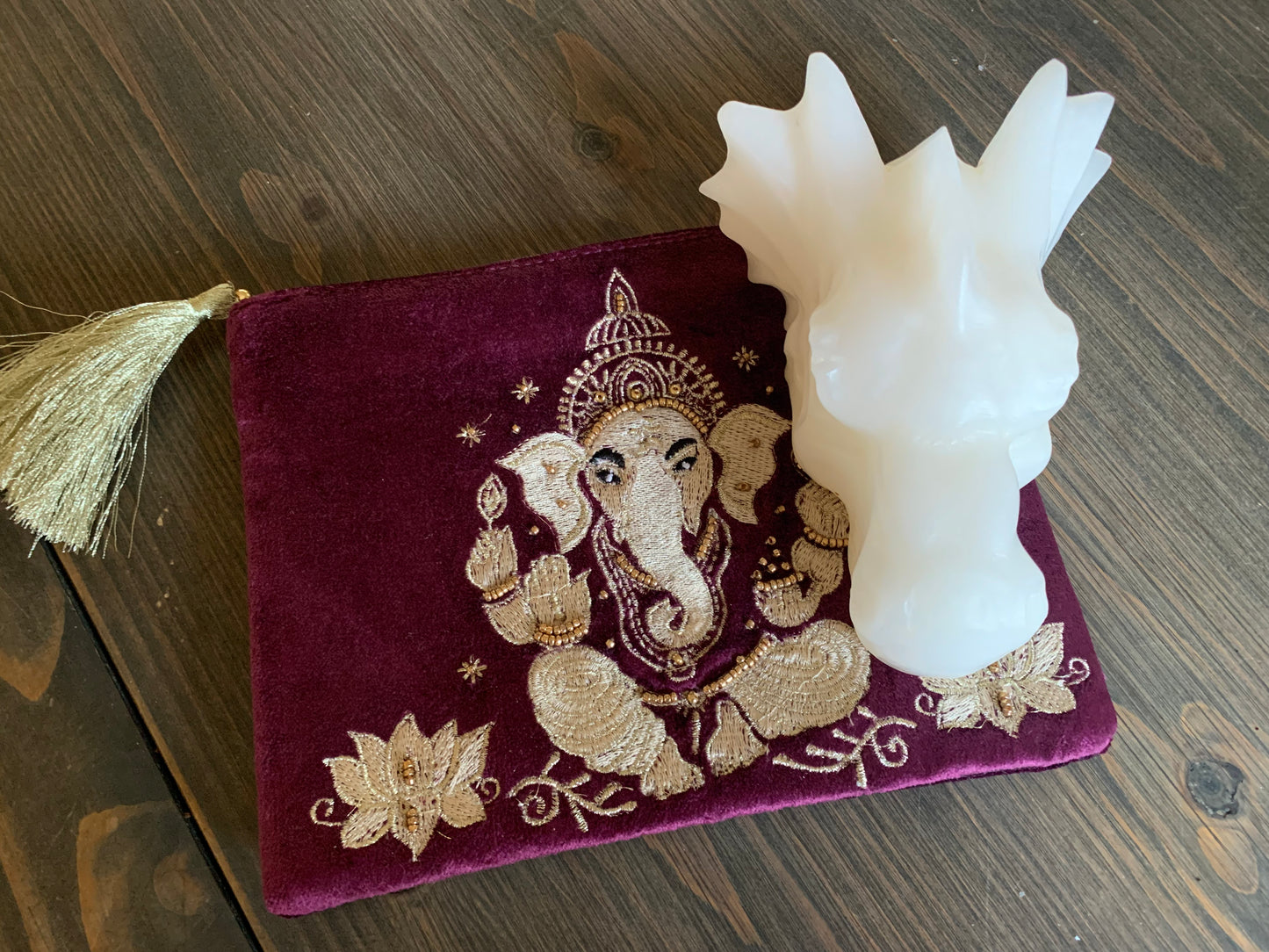 Dragon jade blanc et pochette Ganesh