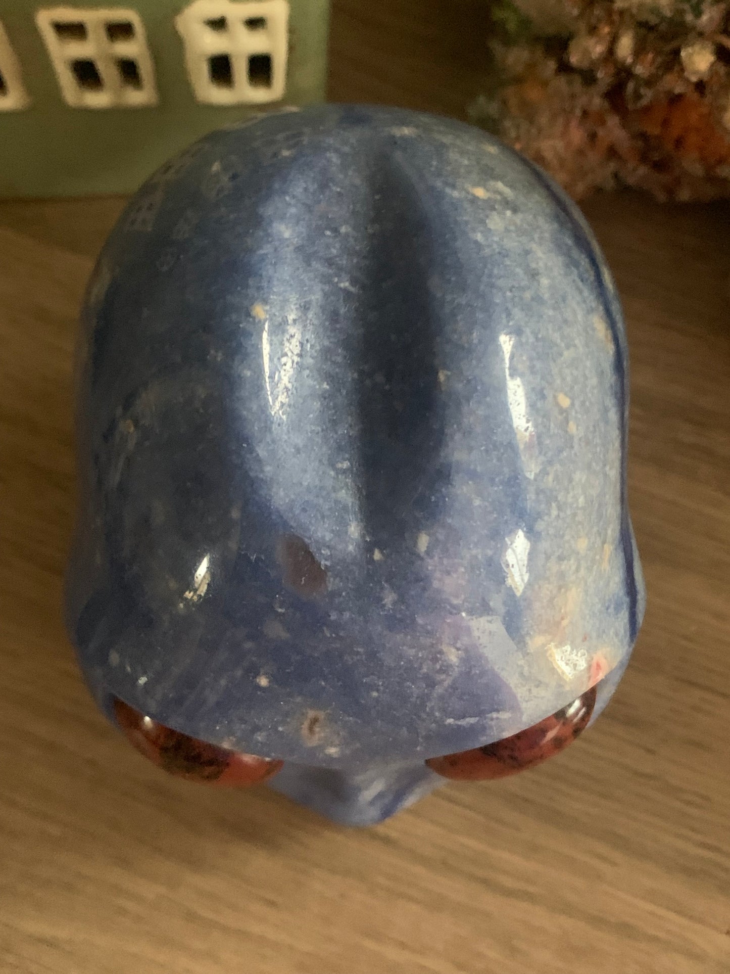 Crâne de cristal stellaire en aventurine bleue et obsidienne acajou