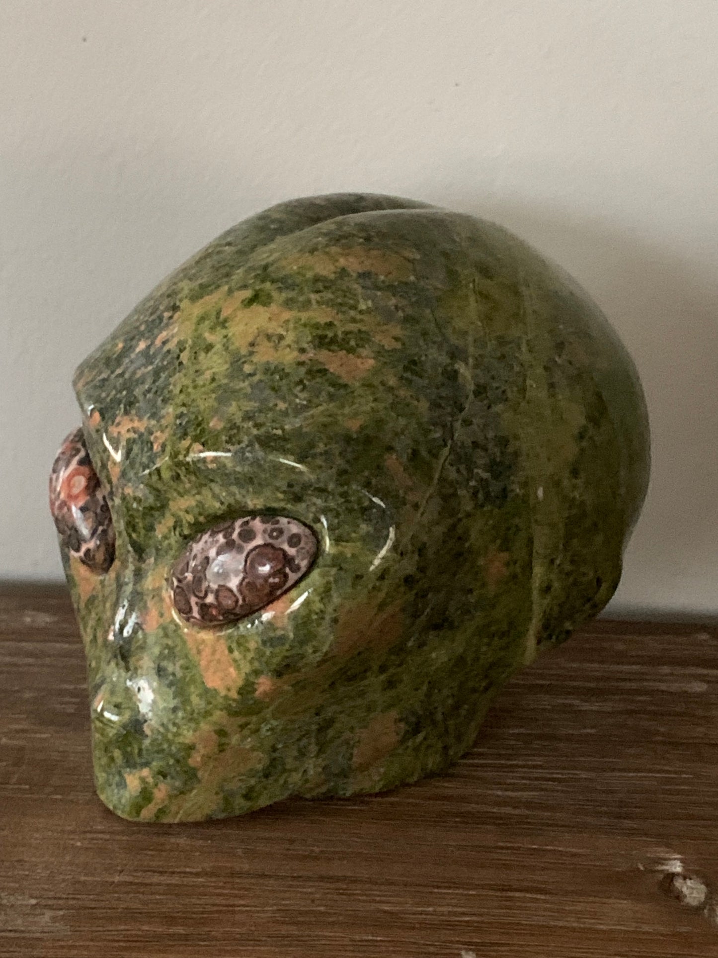 Crâne de cristal stellaire en unakite et jaspe léopard