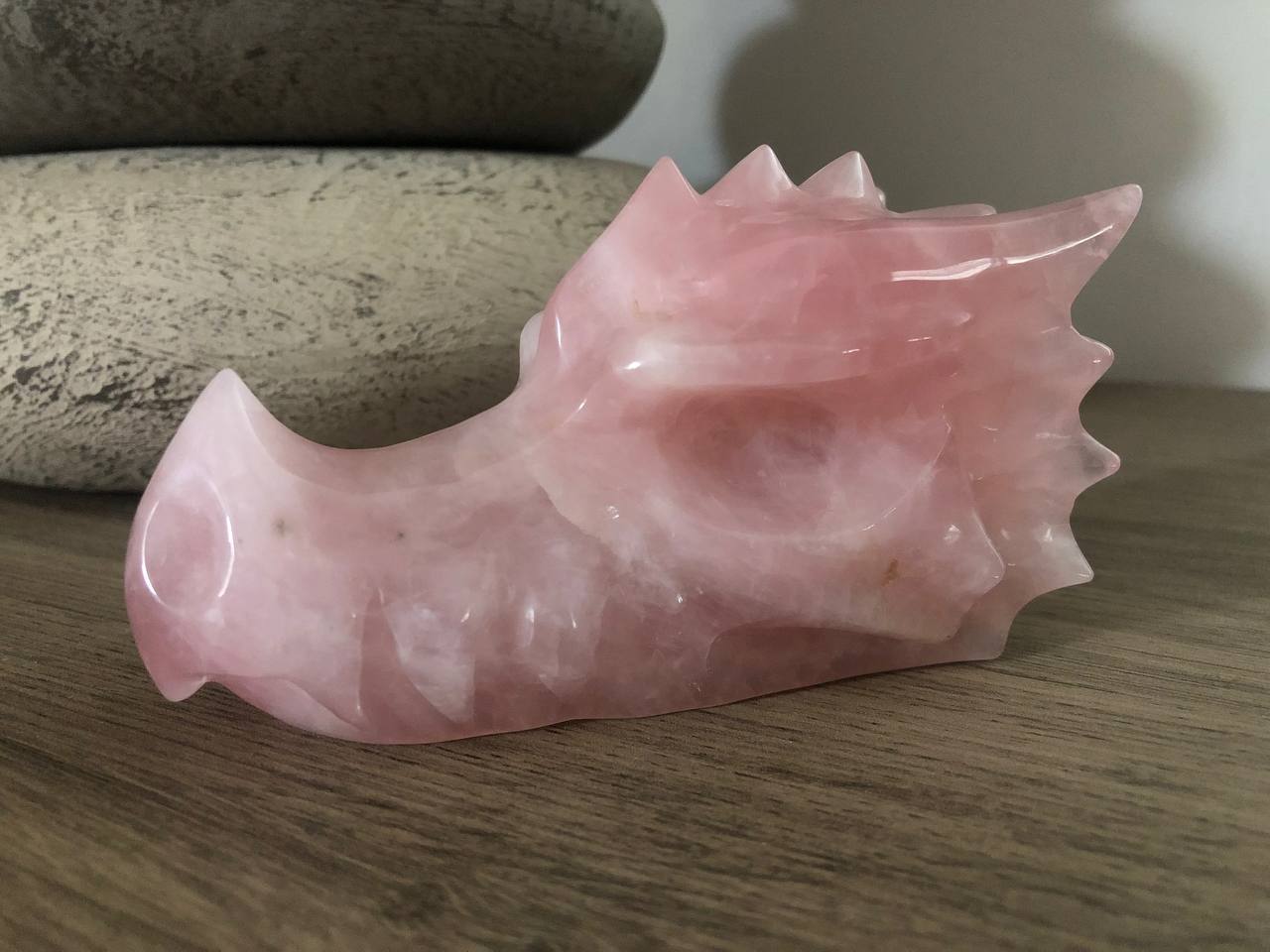 Crâne de dragon cristal en quartz rose