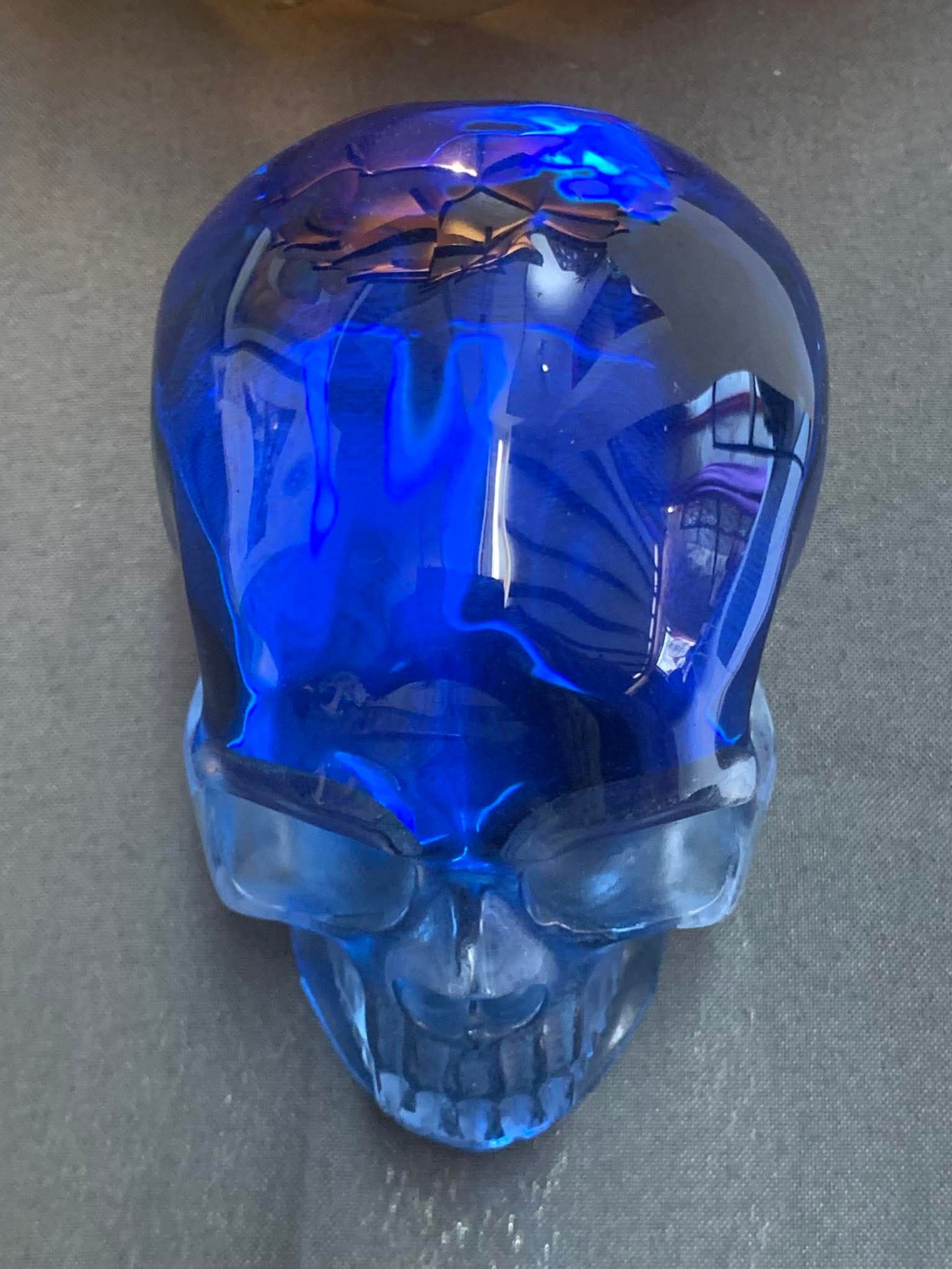 Crâne de cristal en obsidienne bleue