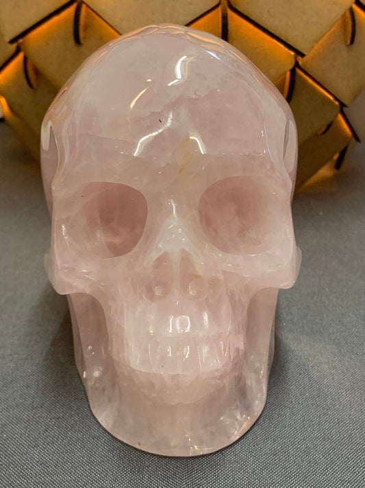 Crâne de cristal en quartz rose