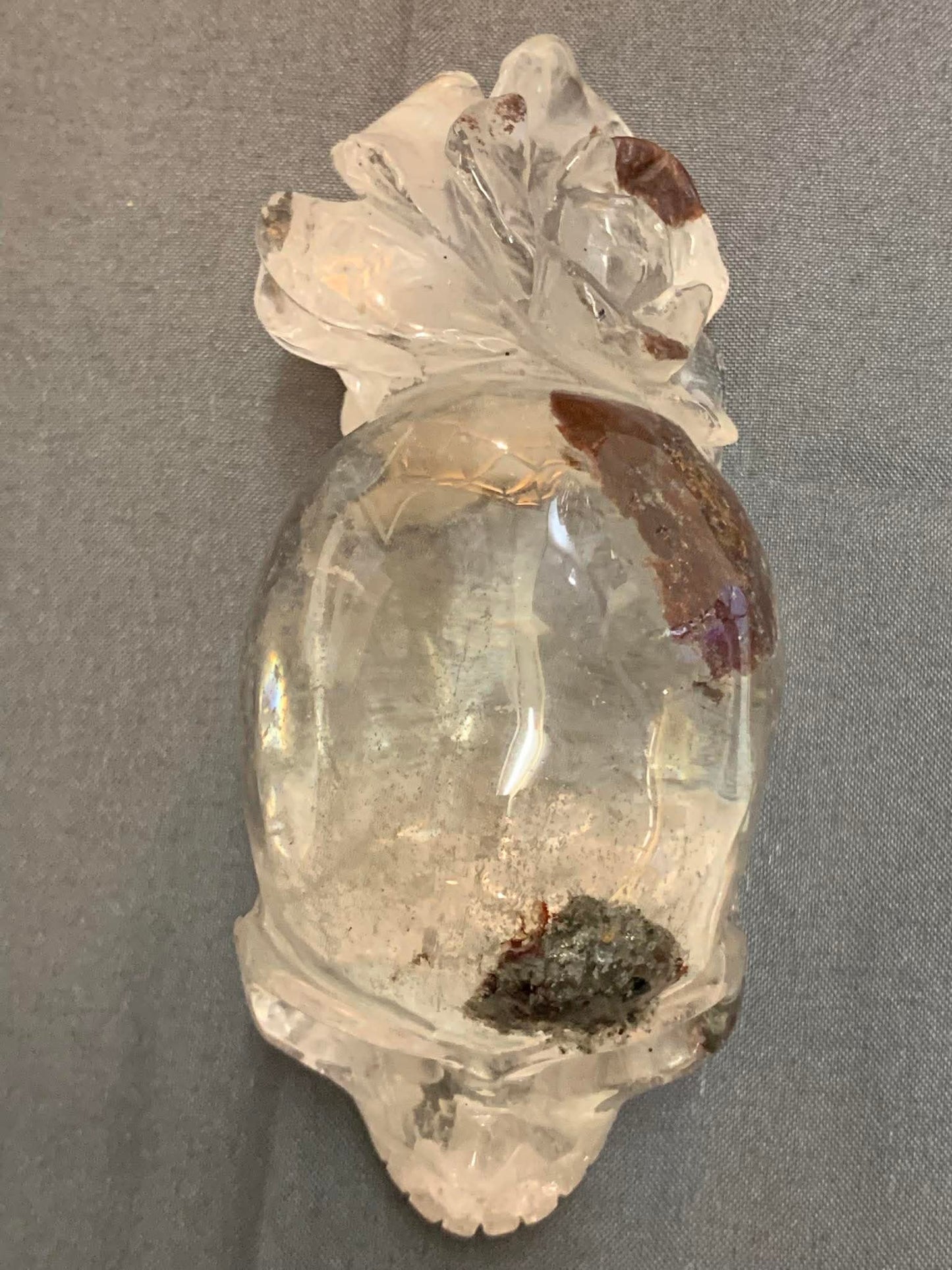 Crâne de cristal et sa rose en lodolite ou quartz chaman