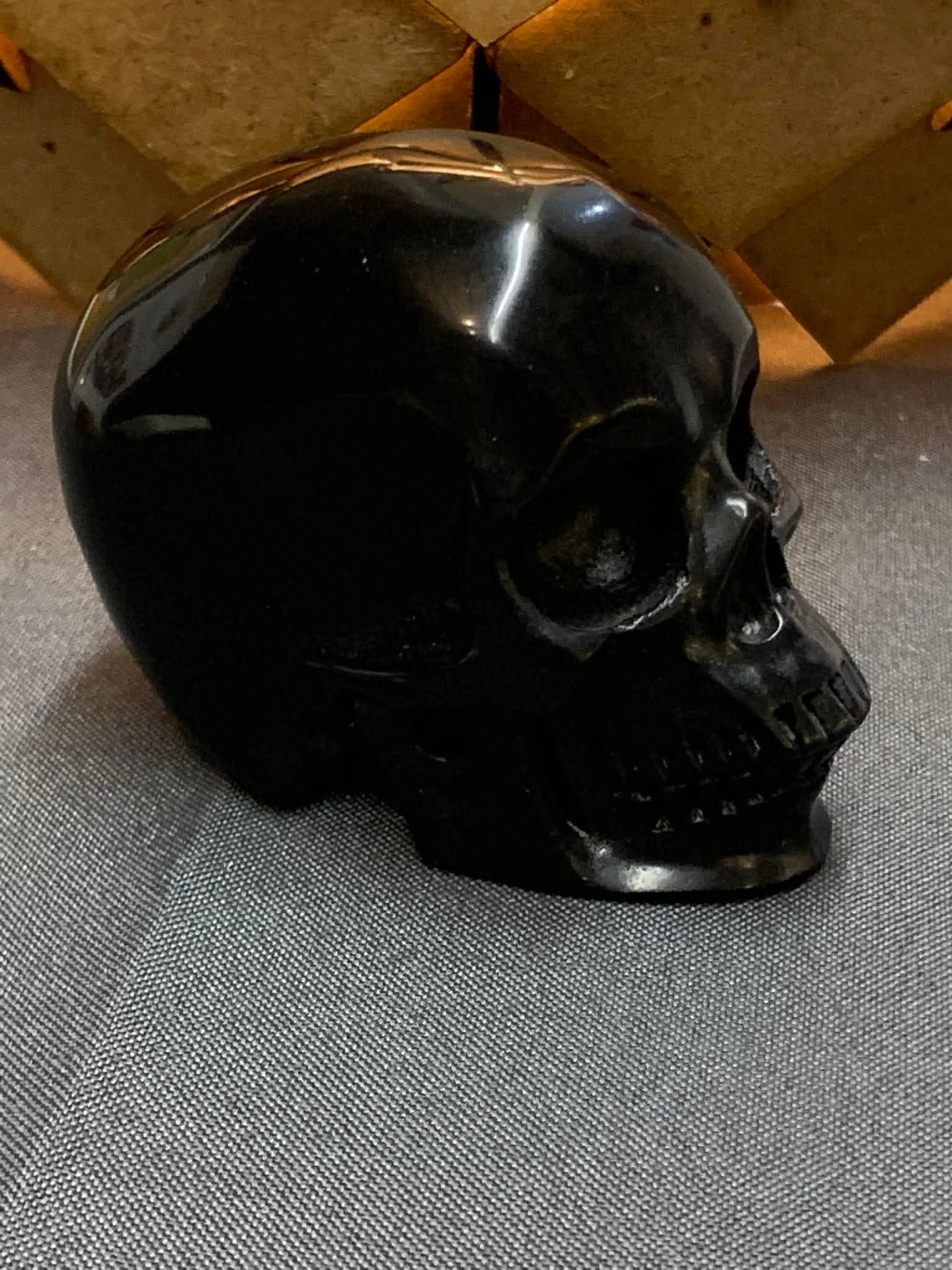 Crâne de cristal en obsidienne noire