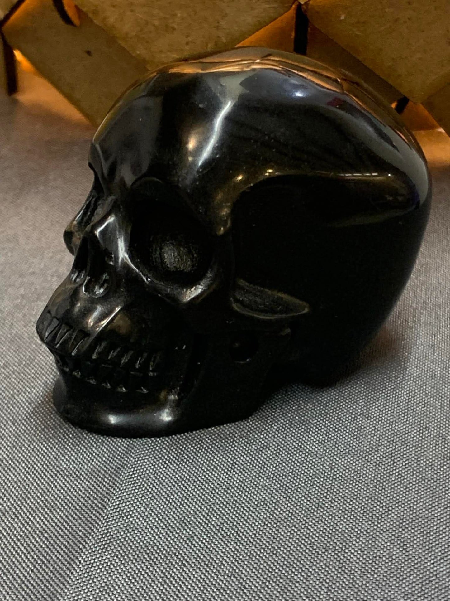 Crâne de cristal en obsidienne noire