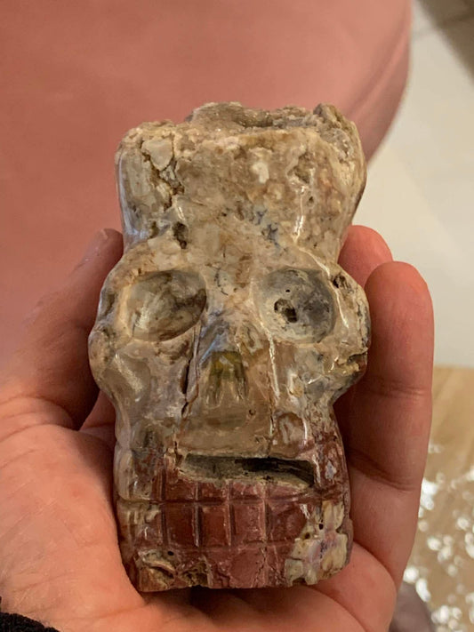 Crâne de cristal en rhodonite