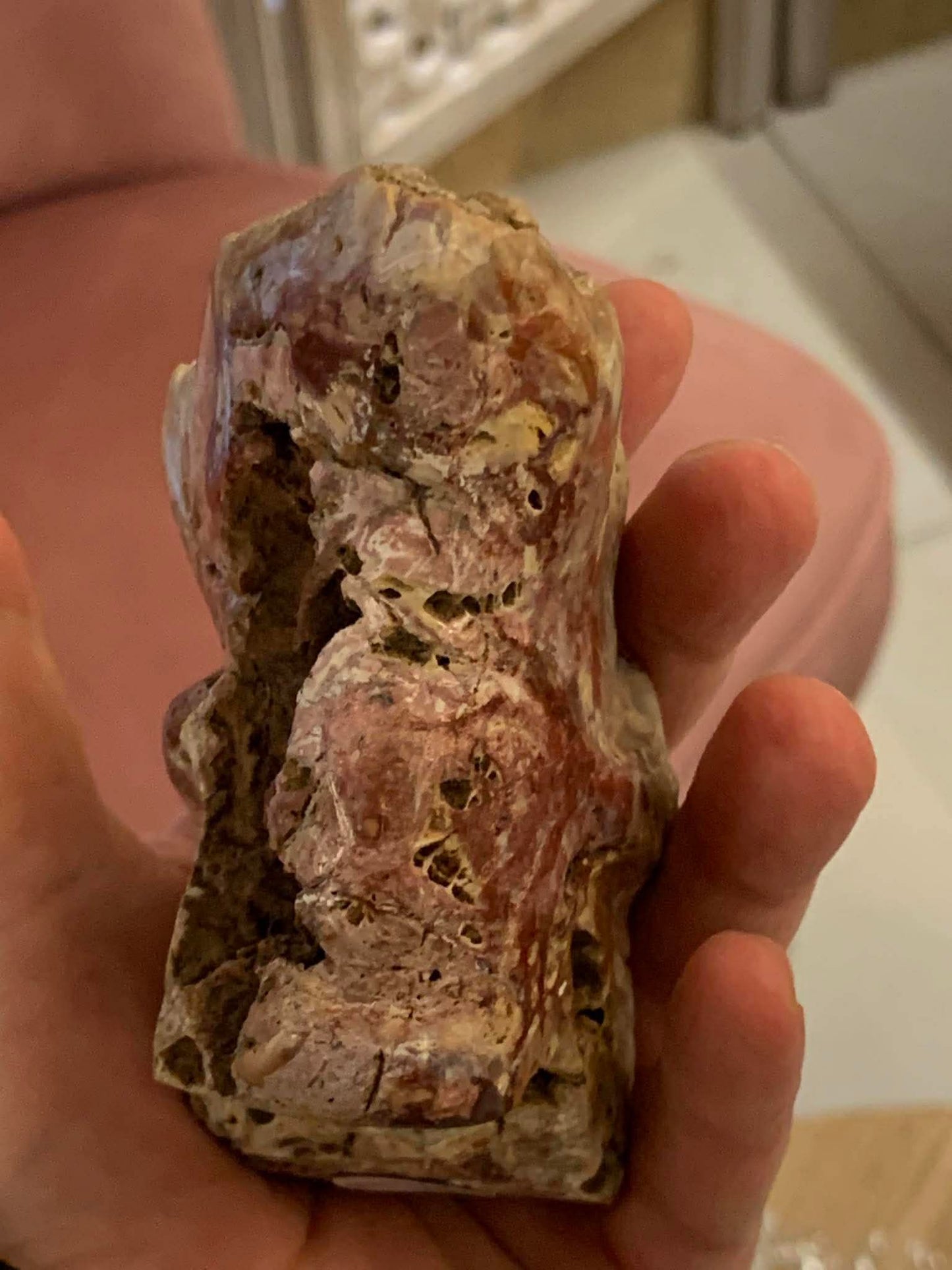Crâne de cristal en rhodonite