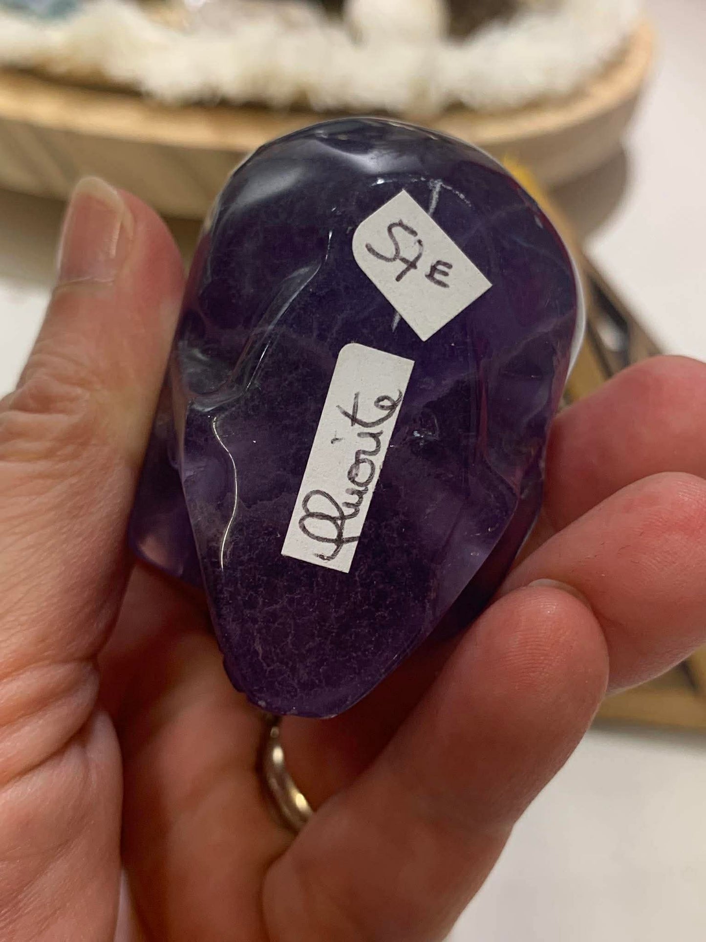 Crâne de cristal en fluorite violette