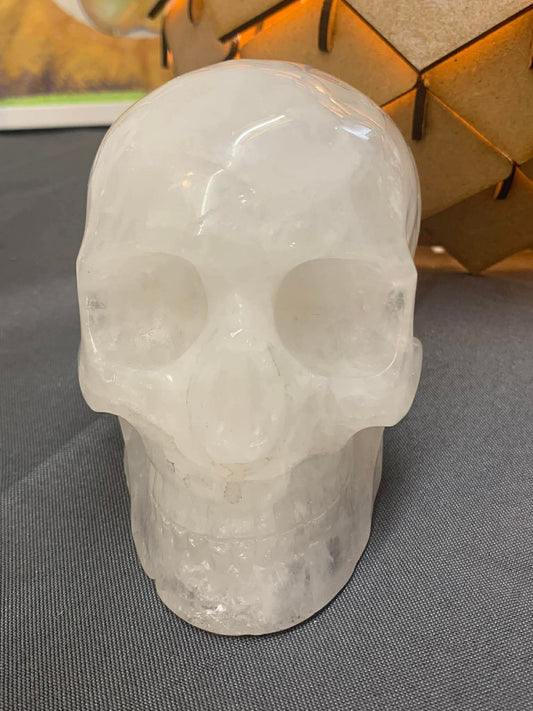 Crâne de cristal en quartz laiteux