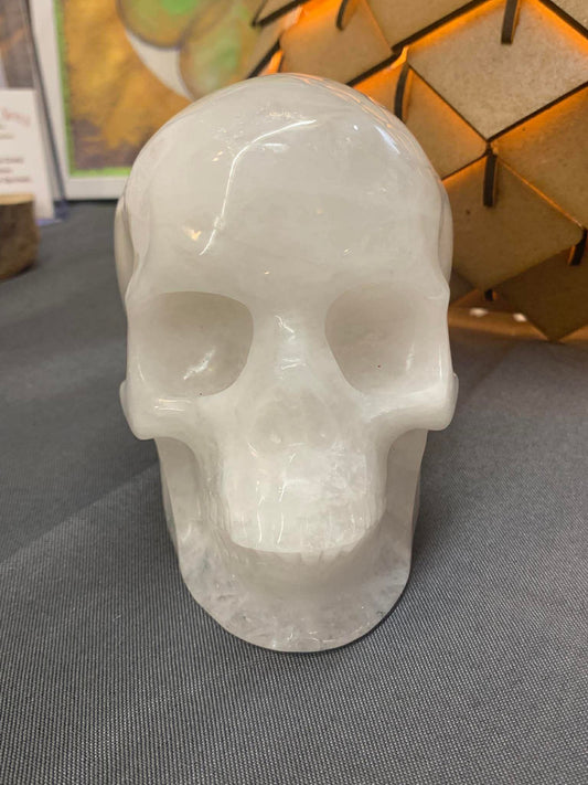 Crâne de cristal en quartz laiteux