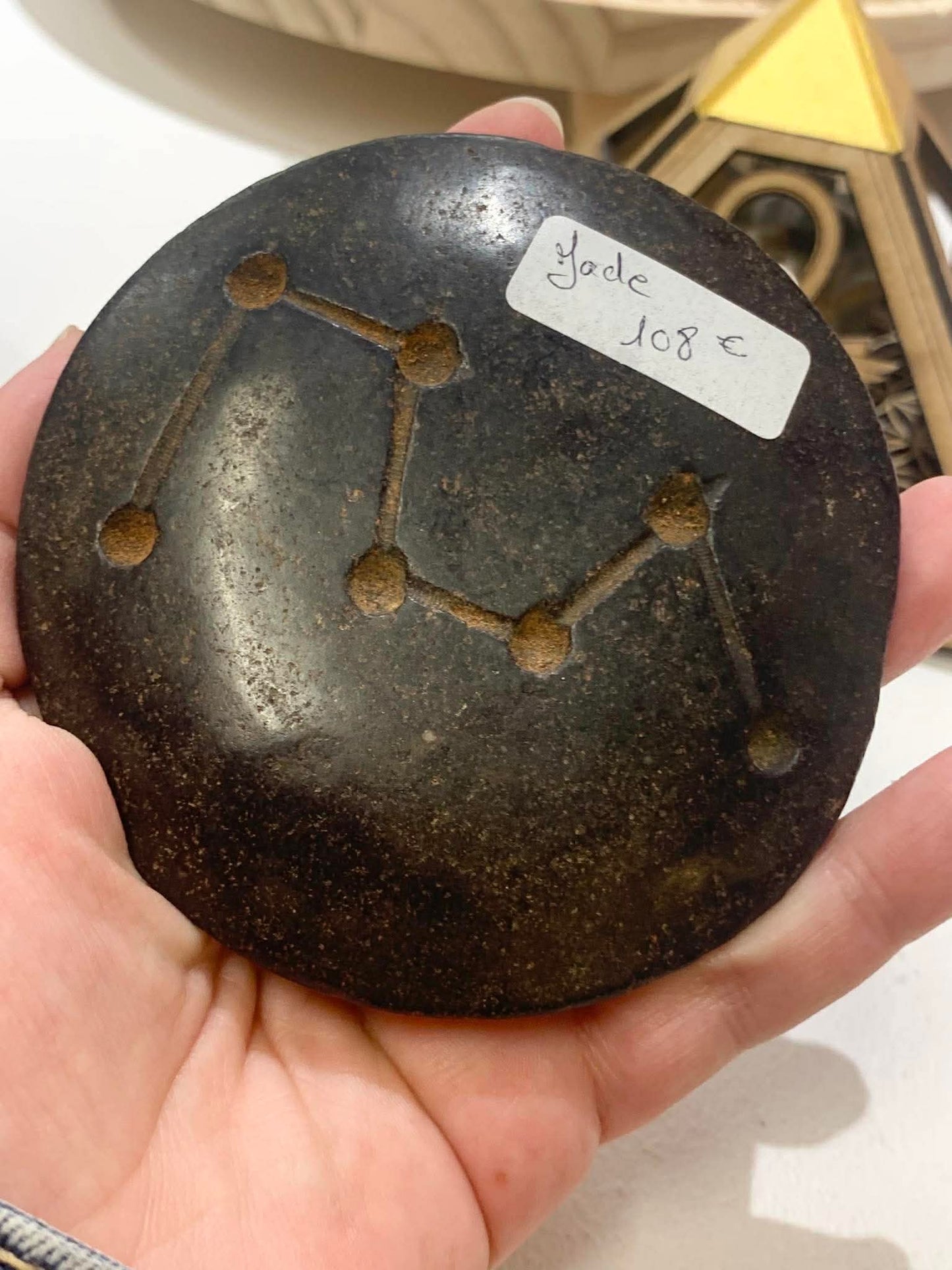 Vaisseau galactique Hongshan en jade ancien