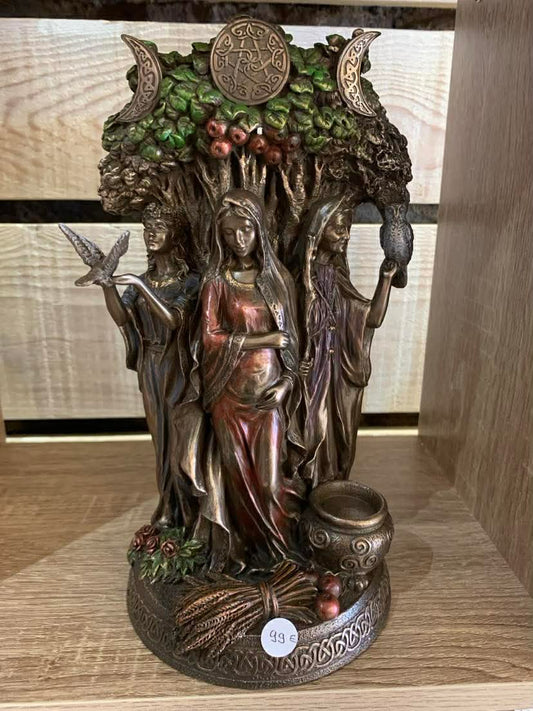 Statue de la triple déesse